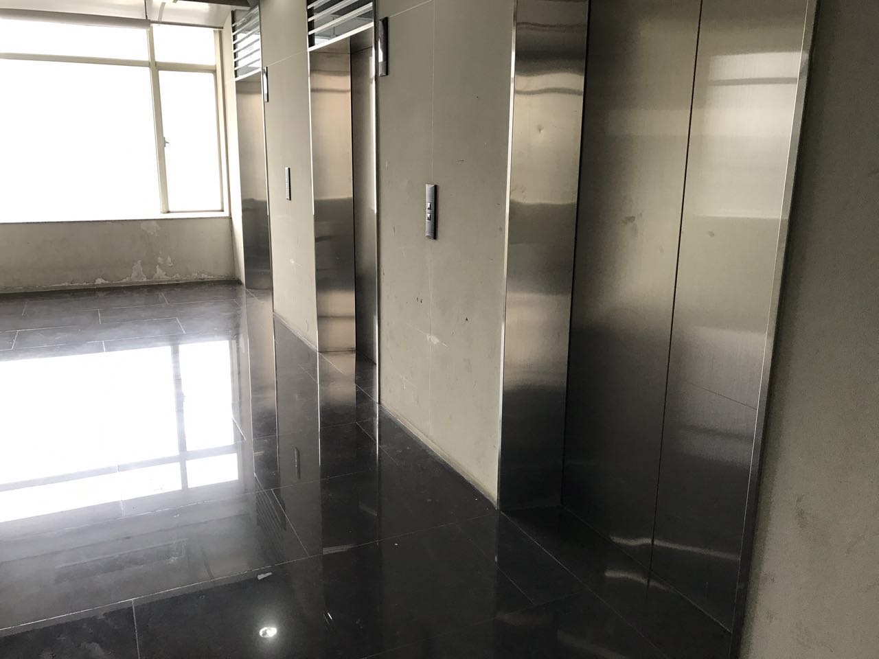 上海现代交通商务大厦