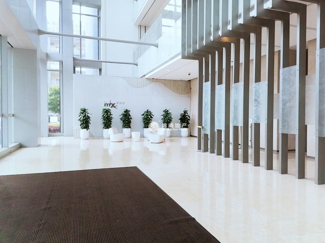 龙柏万象城95平米写字楼出租