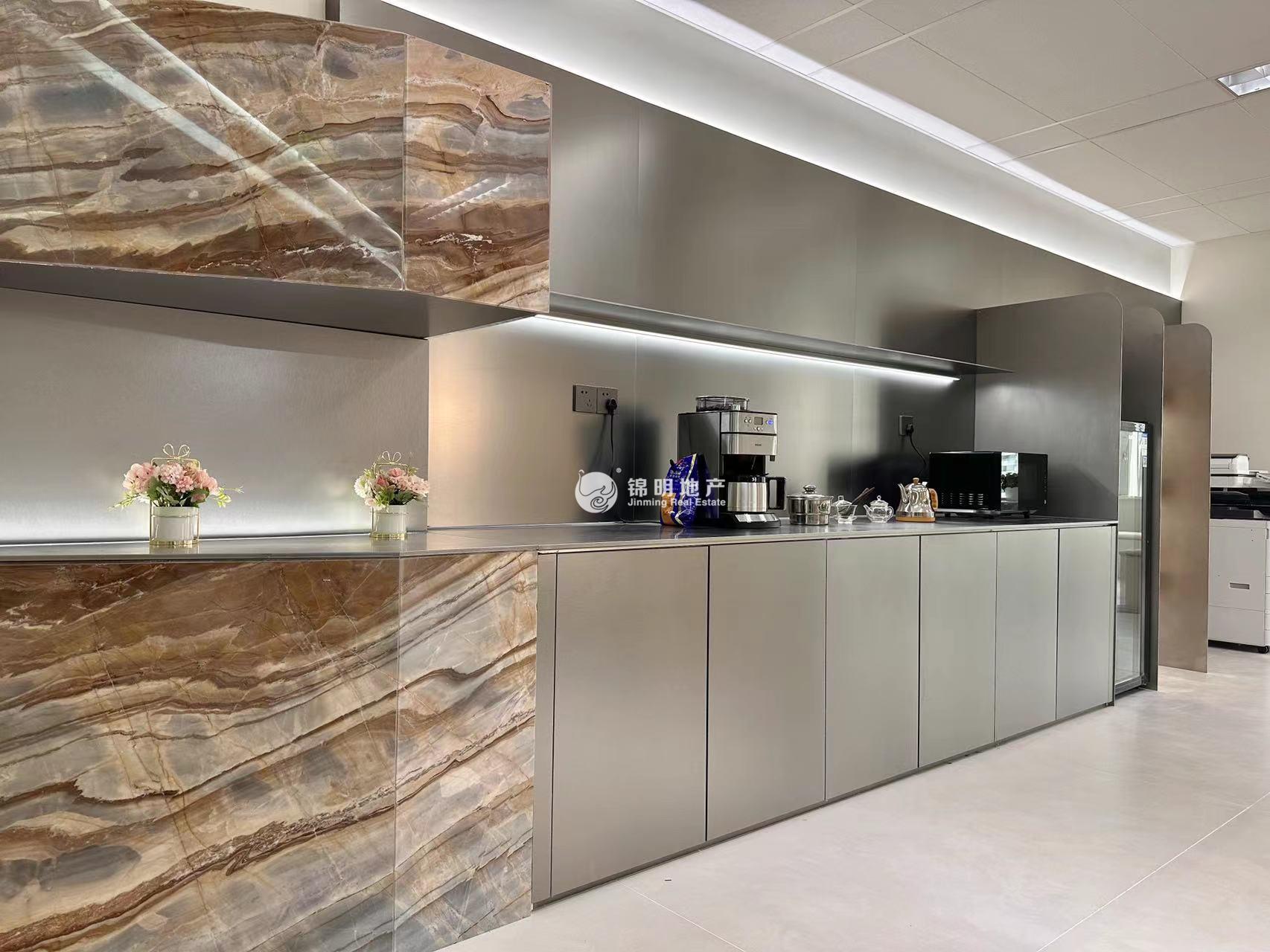 长风曹杨经贸大厦109平米写字楼出租