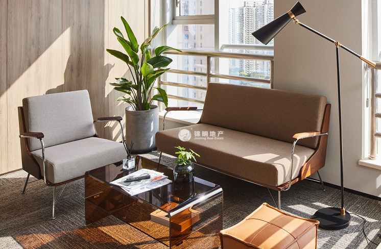 长风曹杨经贸大厦132平米写字楼出租