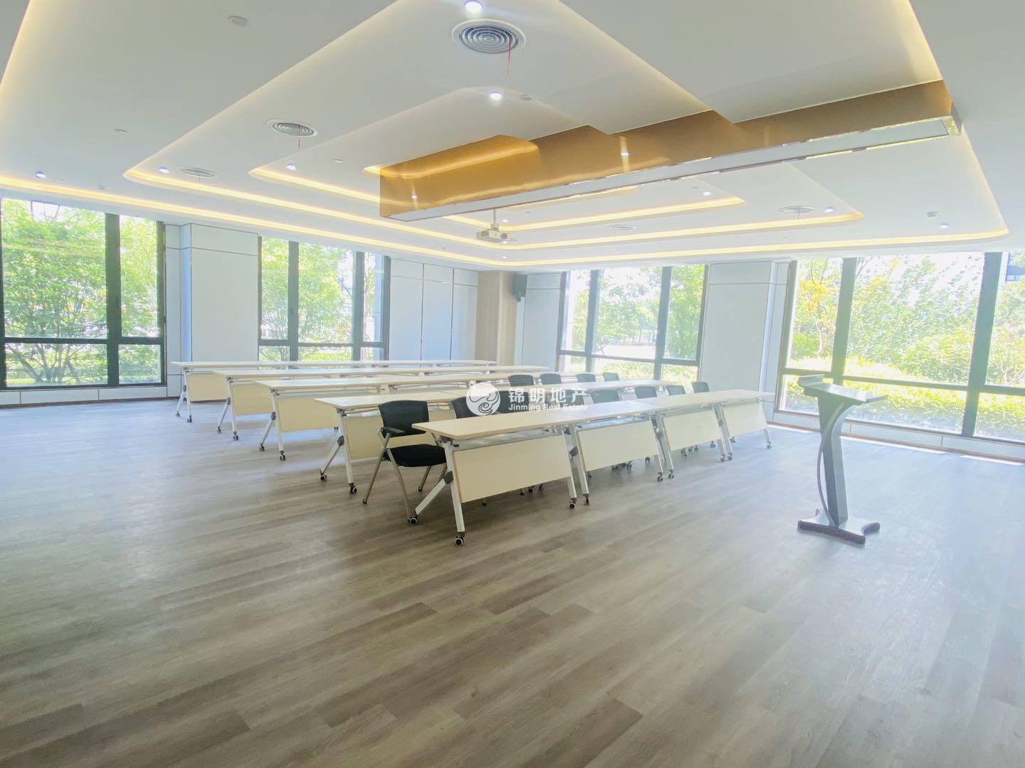 金虹桥长三角电商中心95平米工位出租