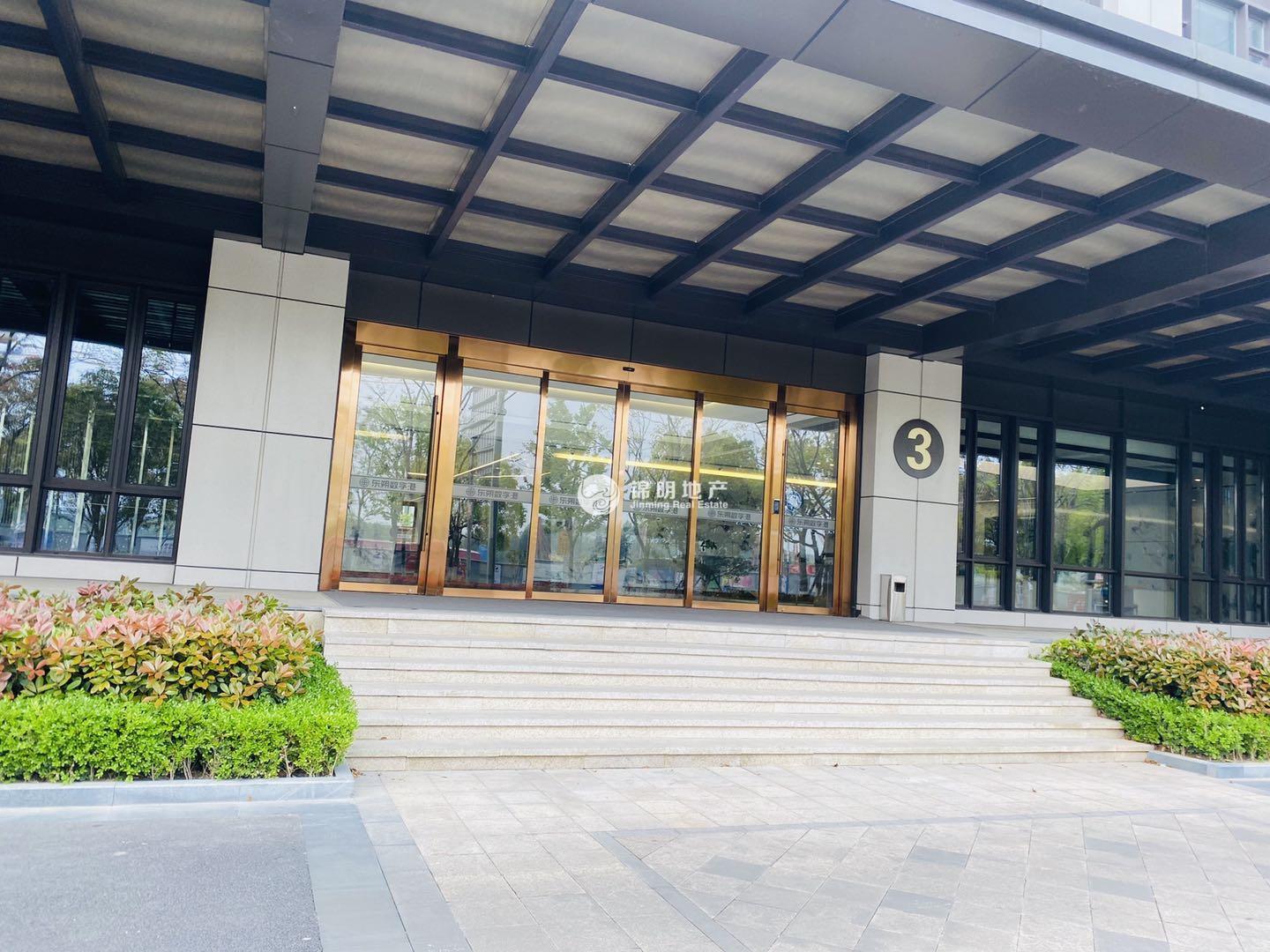 金虹桥长三角电商中心95平米工位出租