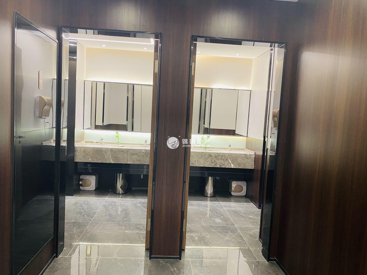 金虹桥长三角电商中心95平米工位出租