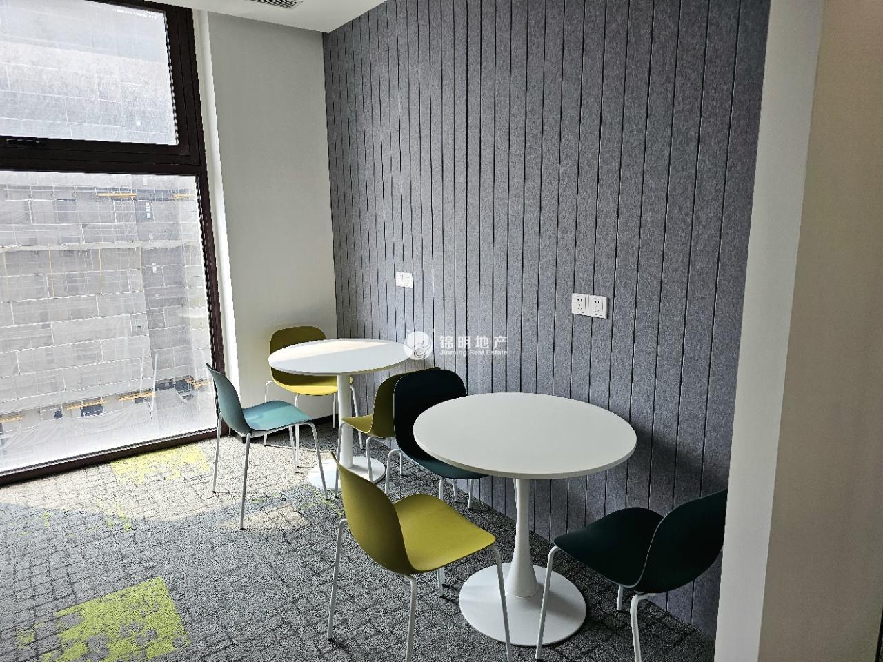 龙华美奂大厦368平米写字楼出租