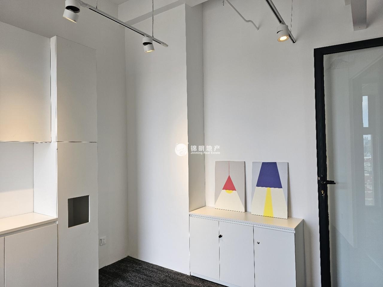 龙华美奂大厦135平米写字楼出租