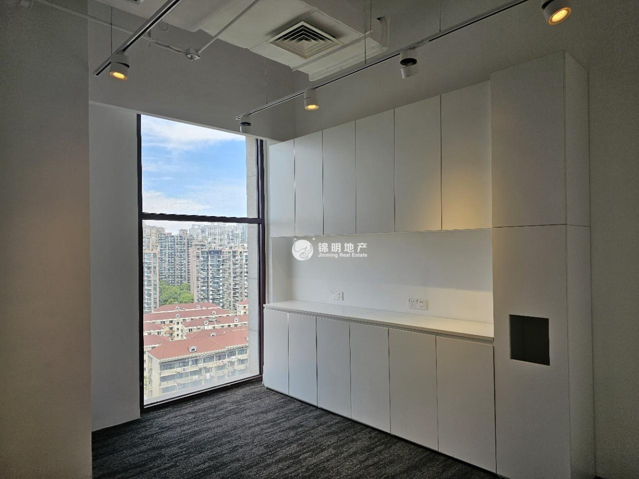 龙华美奂大厦135平米写字楼出租