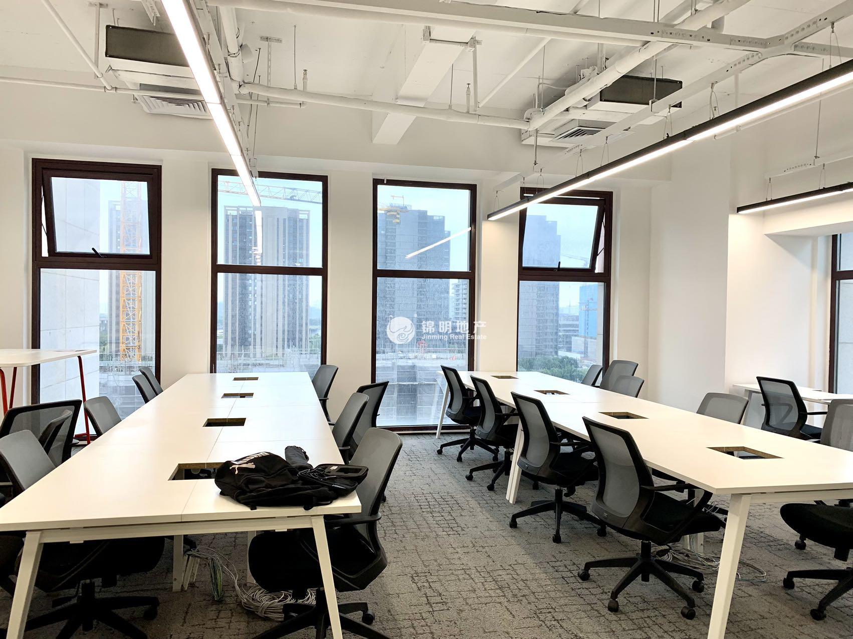 龙华美奂大厦188平米写字楼出租