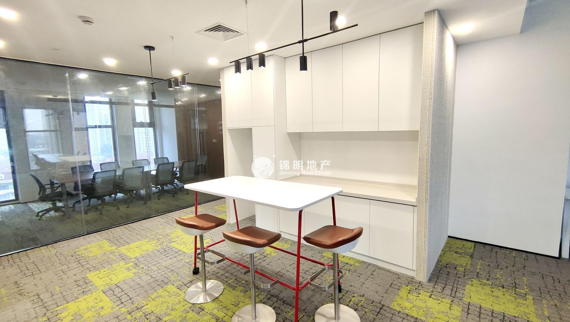 龙华美奂大厦188平米写字楼出租