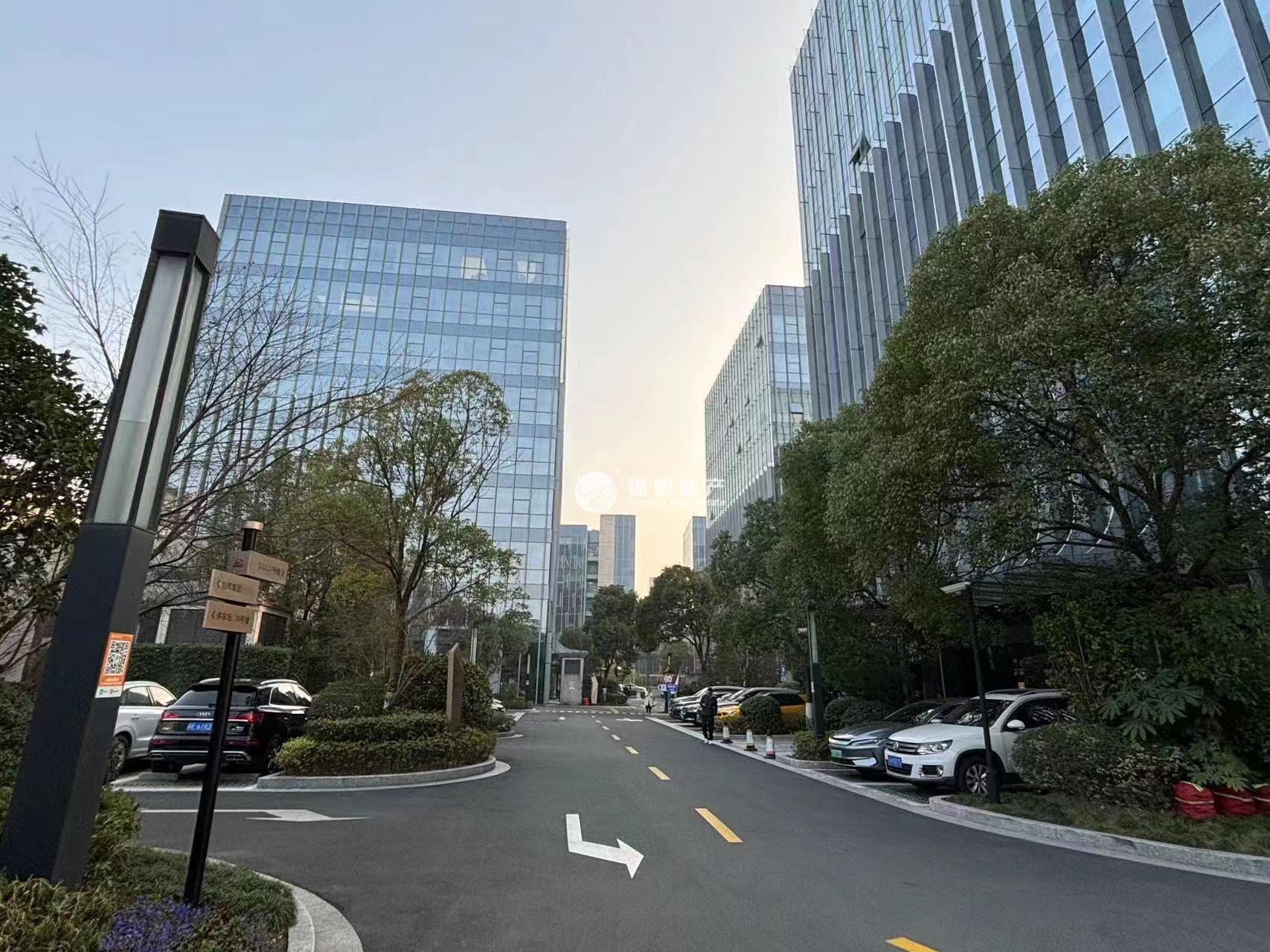 华漕恒基旭辉中心93平米写字楼出租