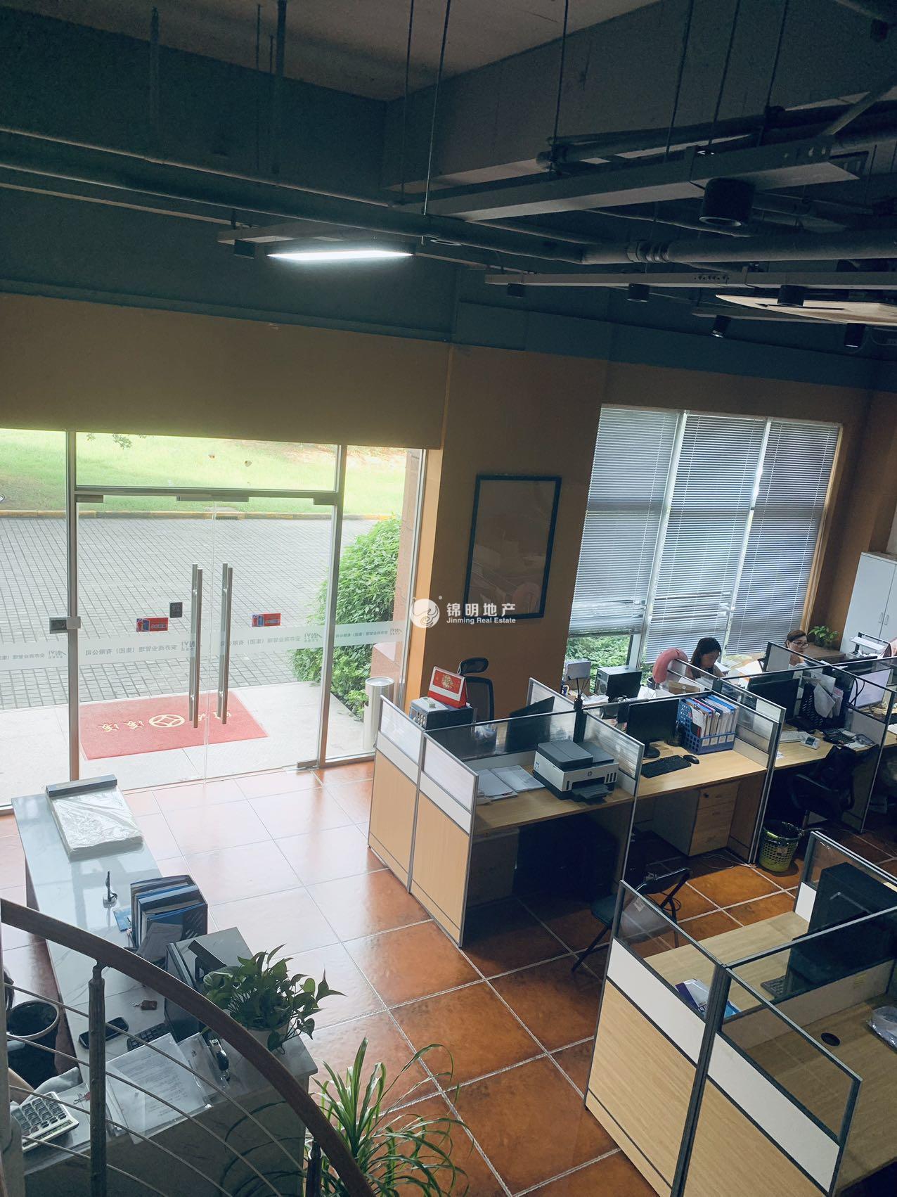 龙柏莱茵虹景中心338平米写字楼出租