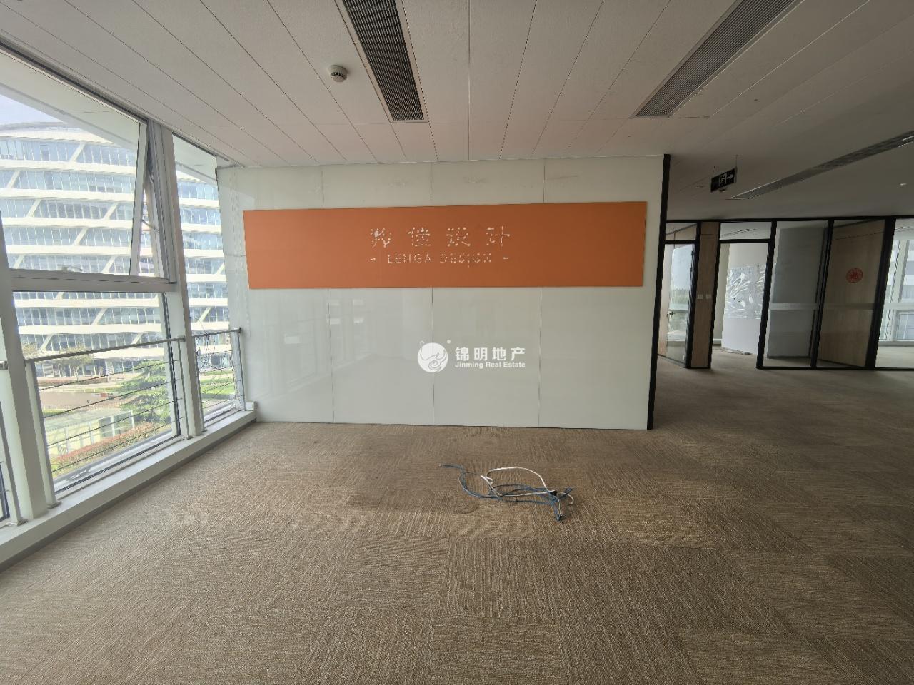 徐泾虹桥世界中心418平米写字楼出租