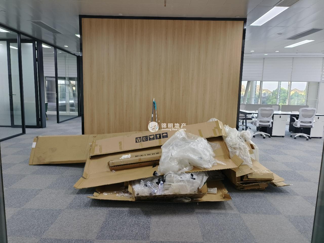徐泾虹桥世界中心329平米写字楼出租