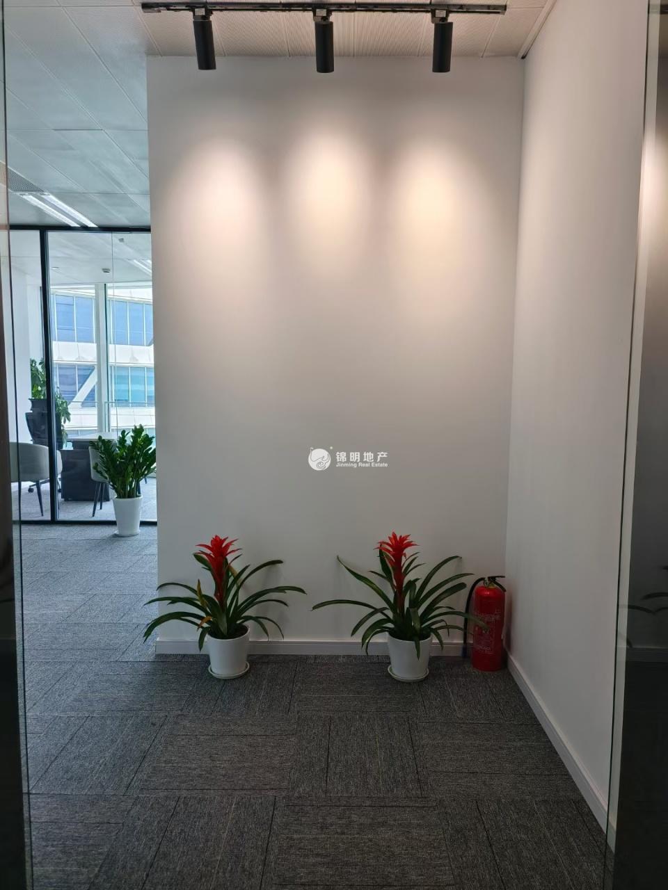 徐泾虹桥世界中心95平米写字楼出租