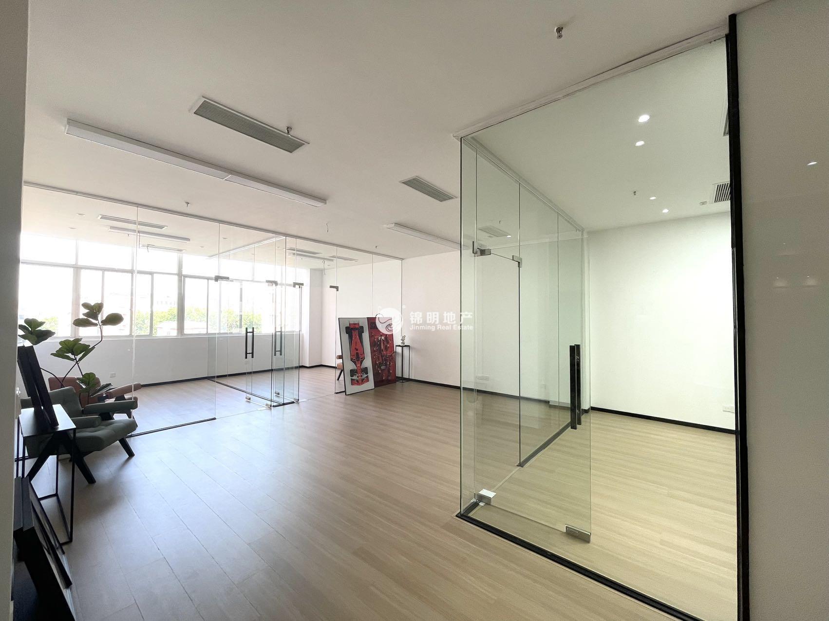 龙柏大树下创意园（程家桥）158平米写字楼出租