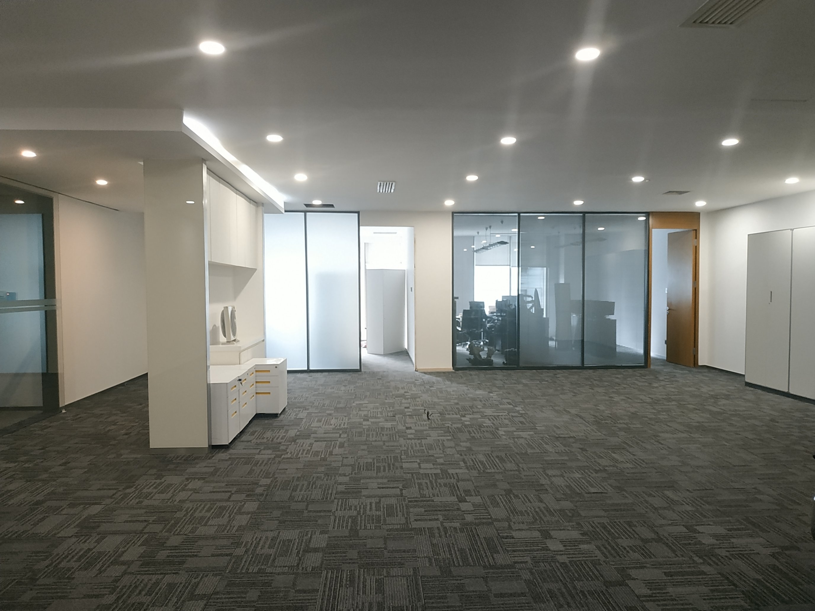 塘桥由由世纪广场129平米写字楼出租