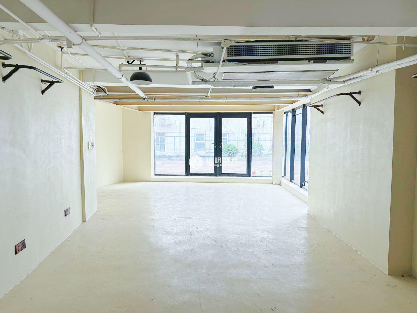 华漕中骏广场700平米写字楼出租