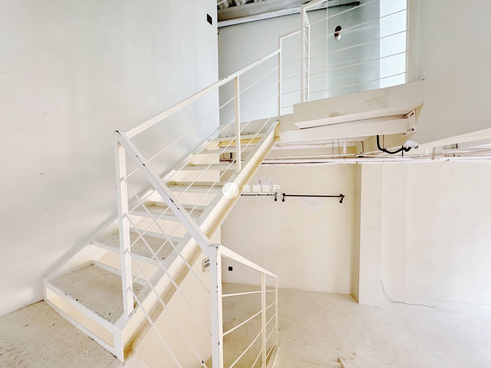 华漕中骏广场700平米写字楼出租