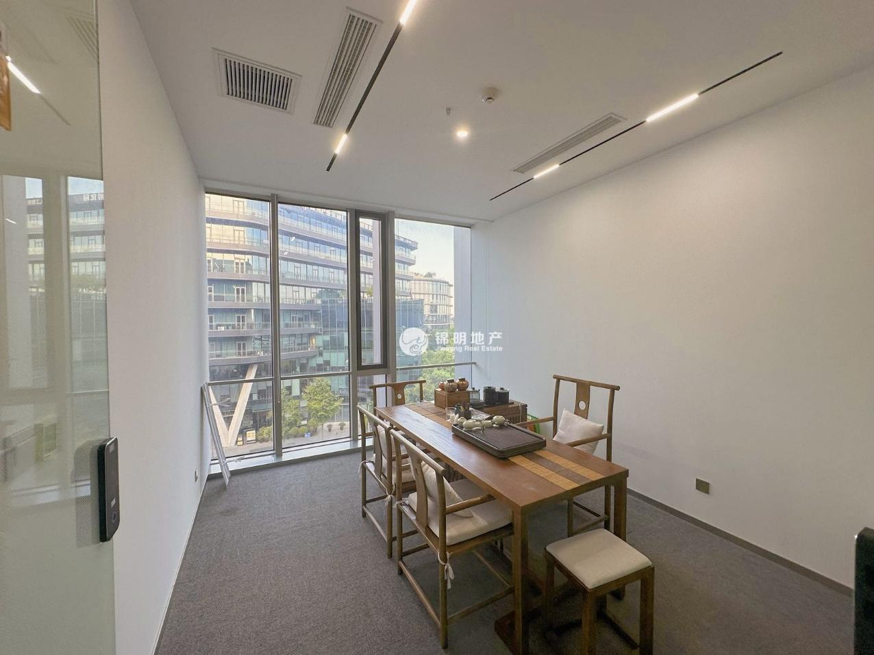 华漕中骏广场300平米写字楼出租