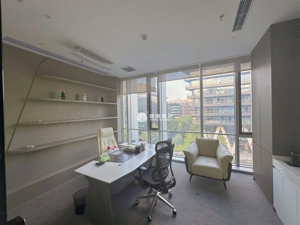 华漕中骏广场300平米写字楼出租