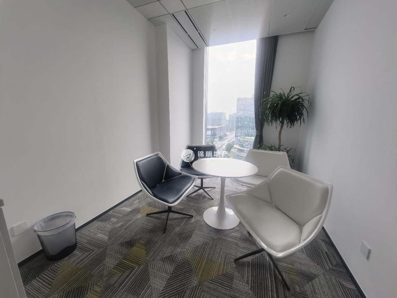 华漕中骏广场350平米写字楼出租