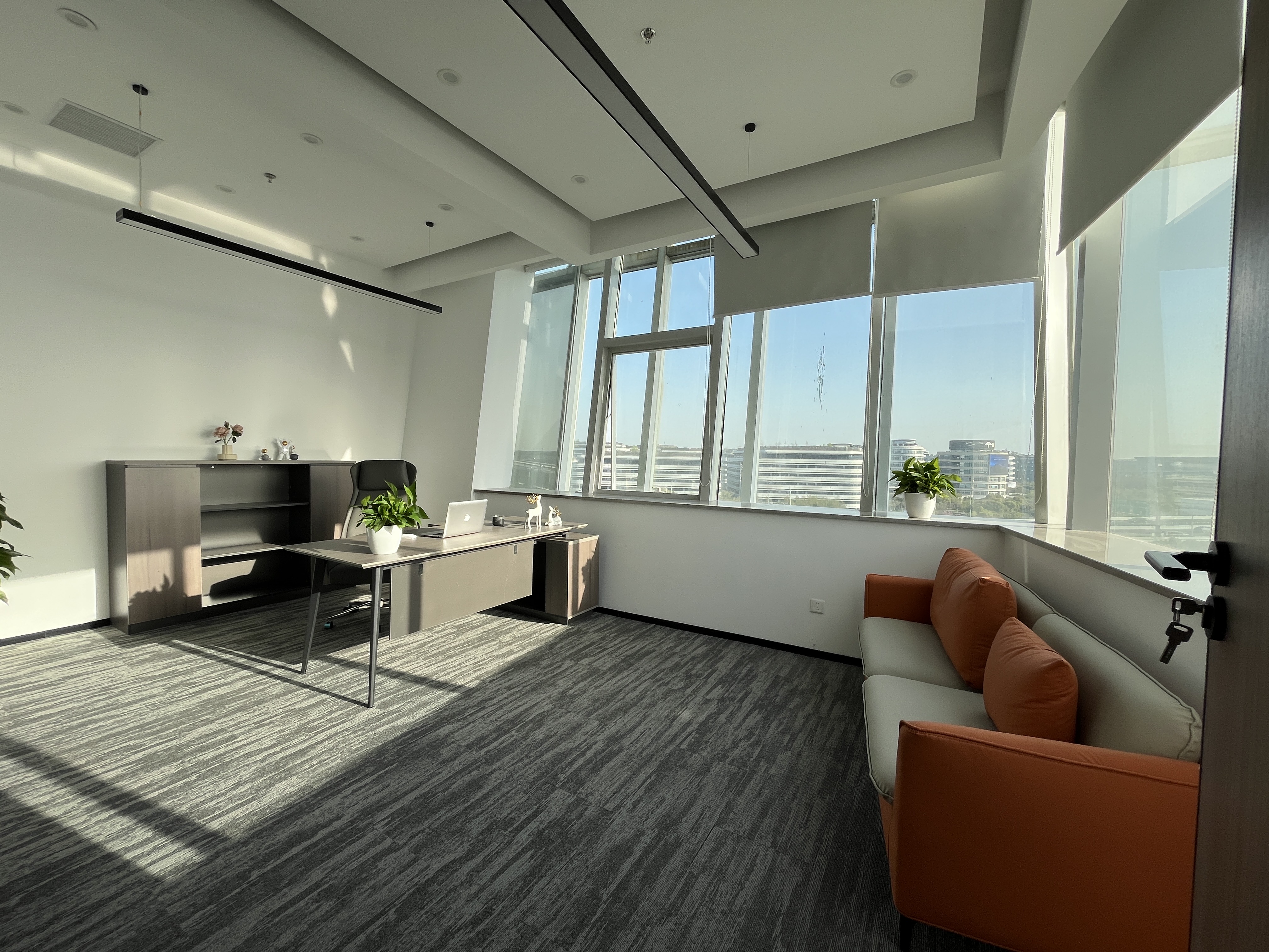 华漕中骏广场400平米写字楼出租