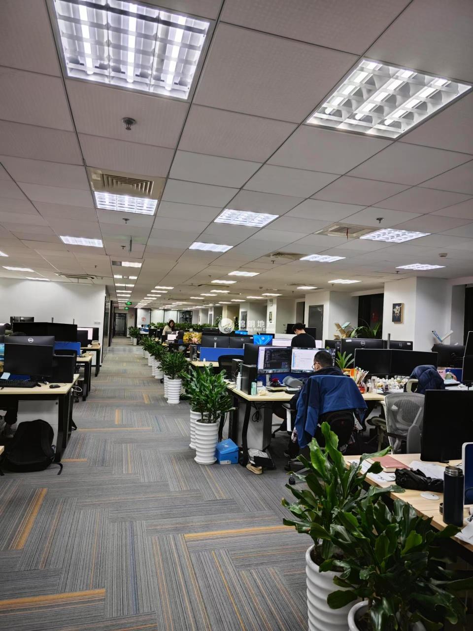 徐家汇联峰汇913平米写字楼出租