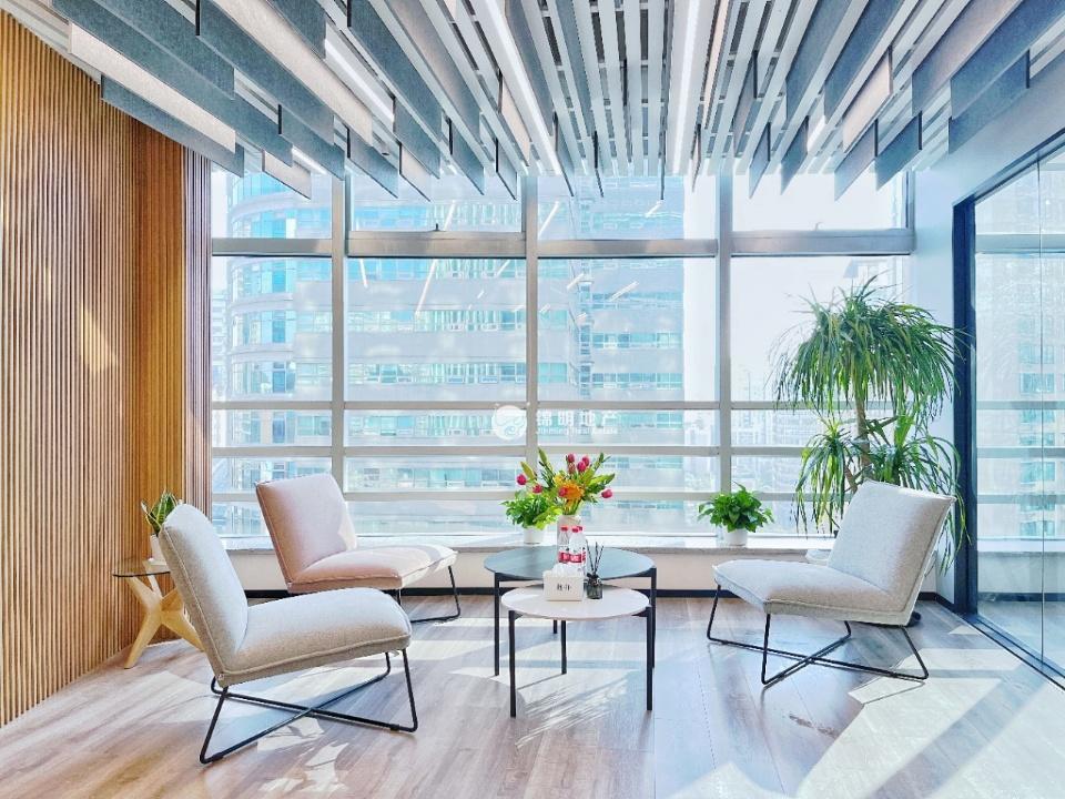 曹杨月星环球港256平米写字楼出租