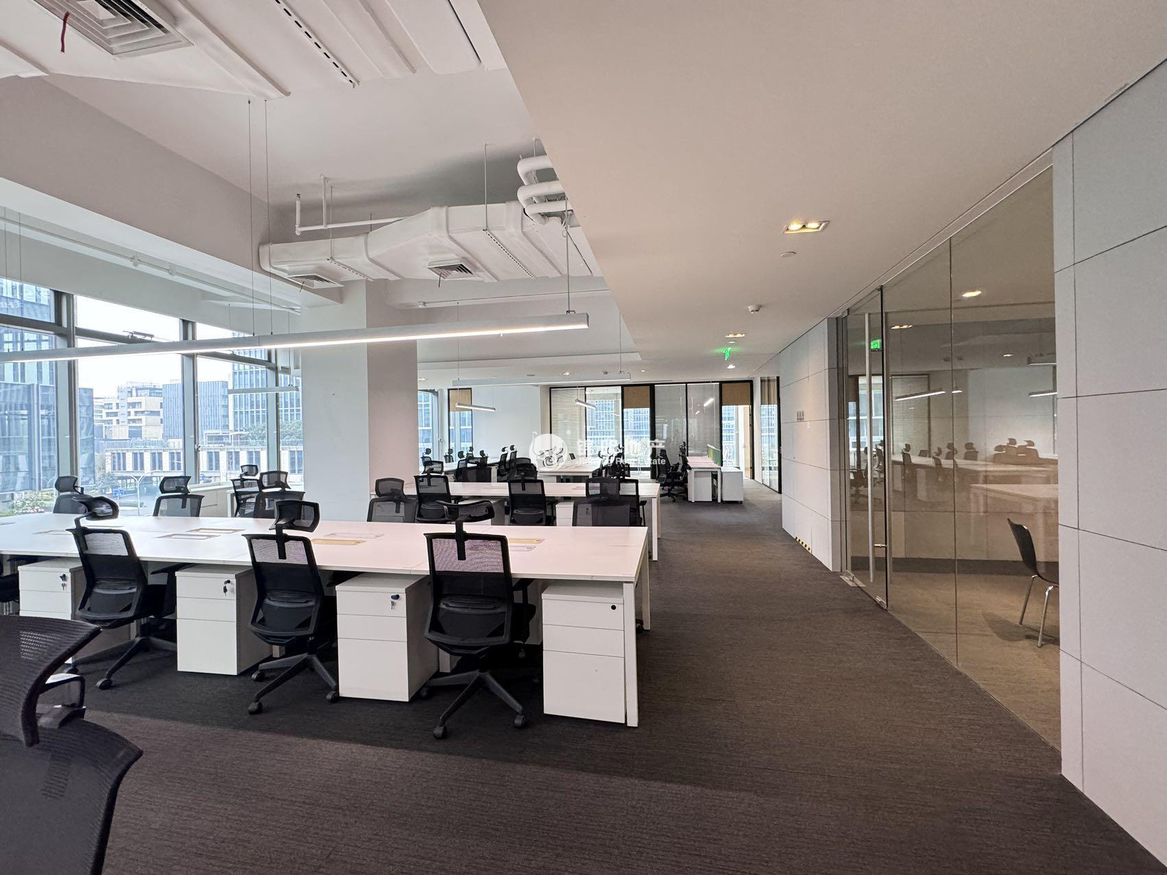 华漕中骏广场1180平米写字楼出租