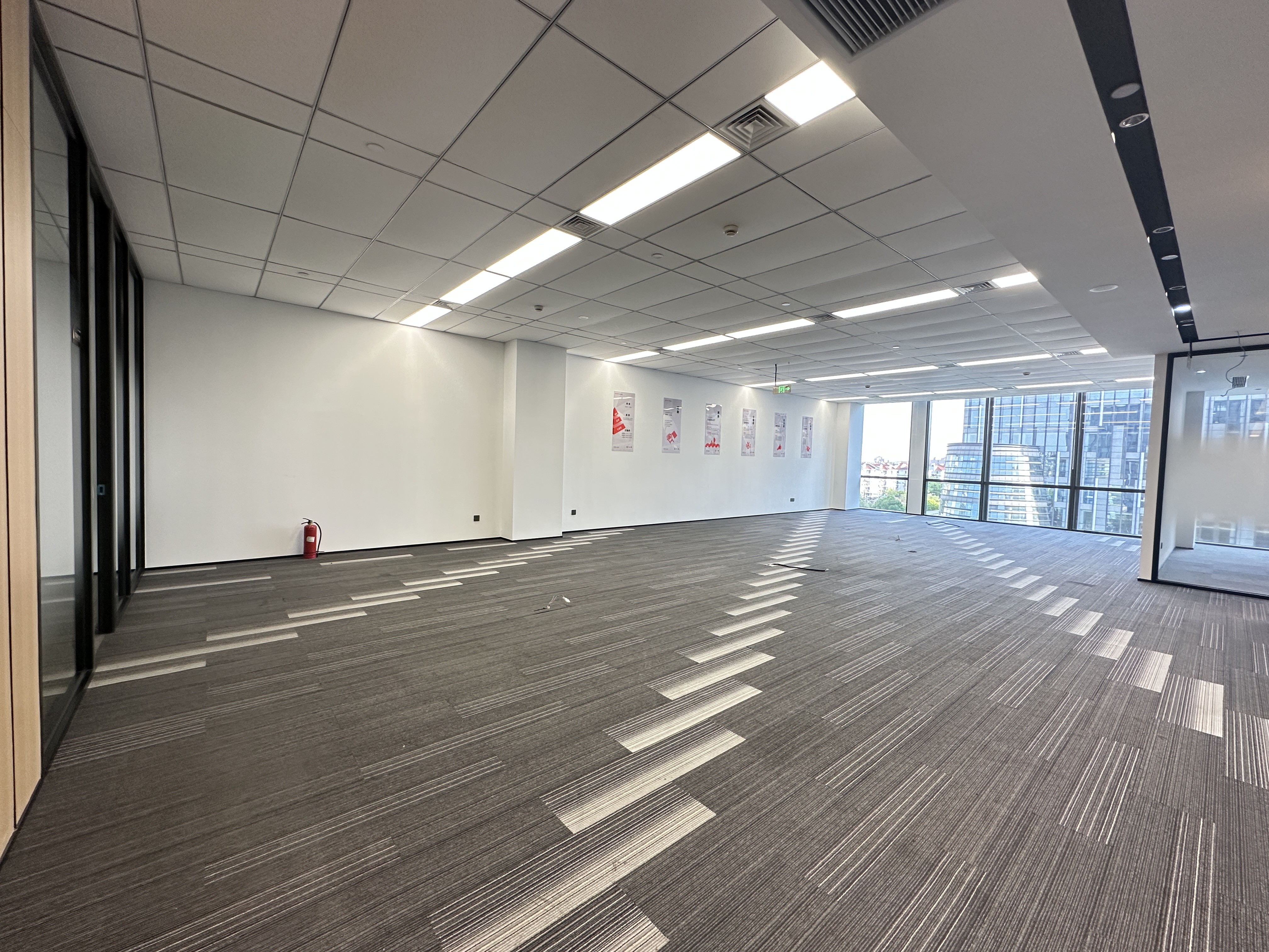 虹橋明基商務(wù)廣場726平米寫字樓出租
