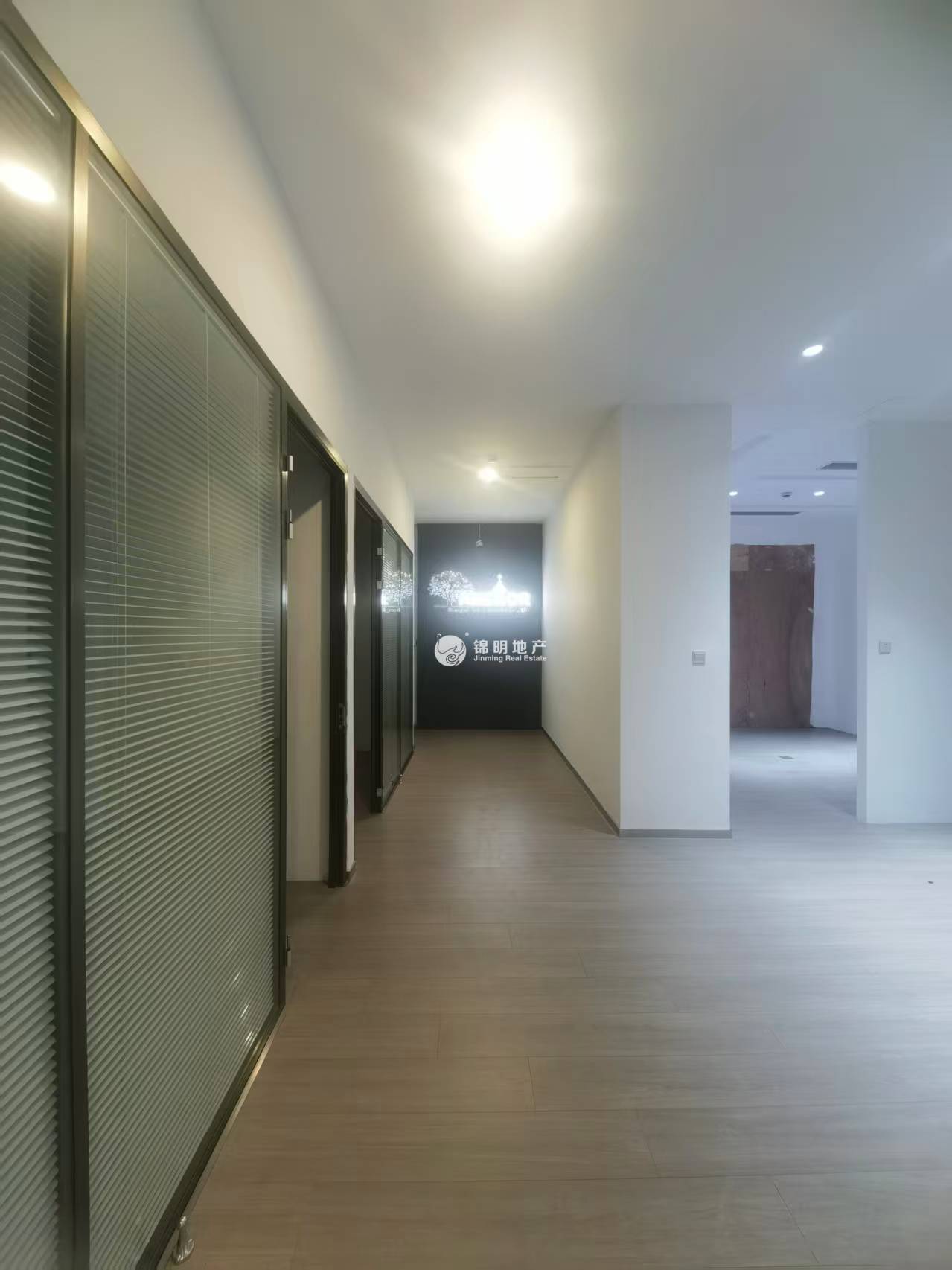 天山协泰中心152平米写字楼出租