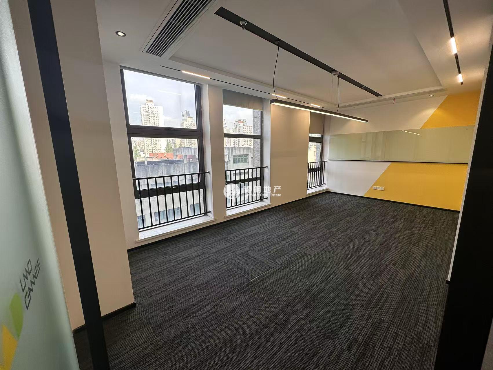 天山金桥大厦152平米写字楼出租