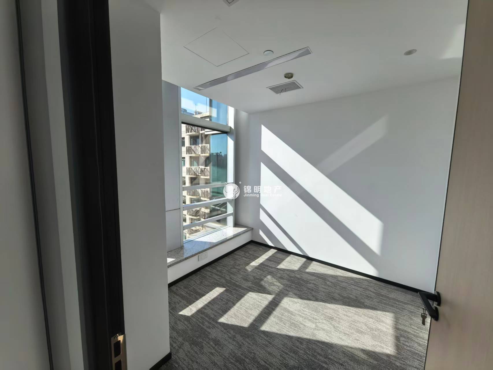 联通大厦180平米写字楼出租