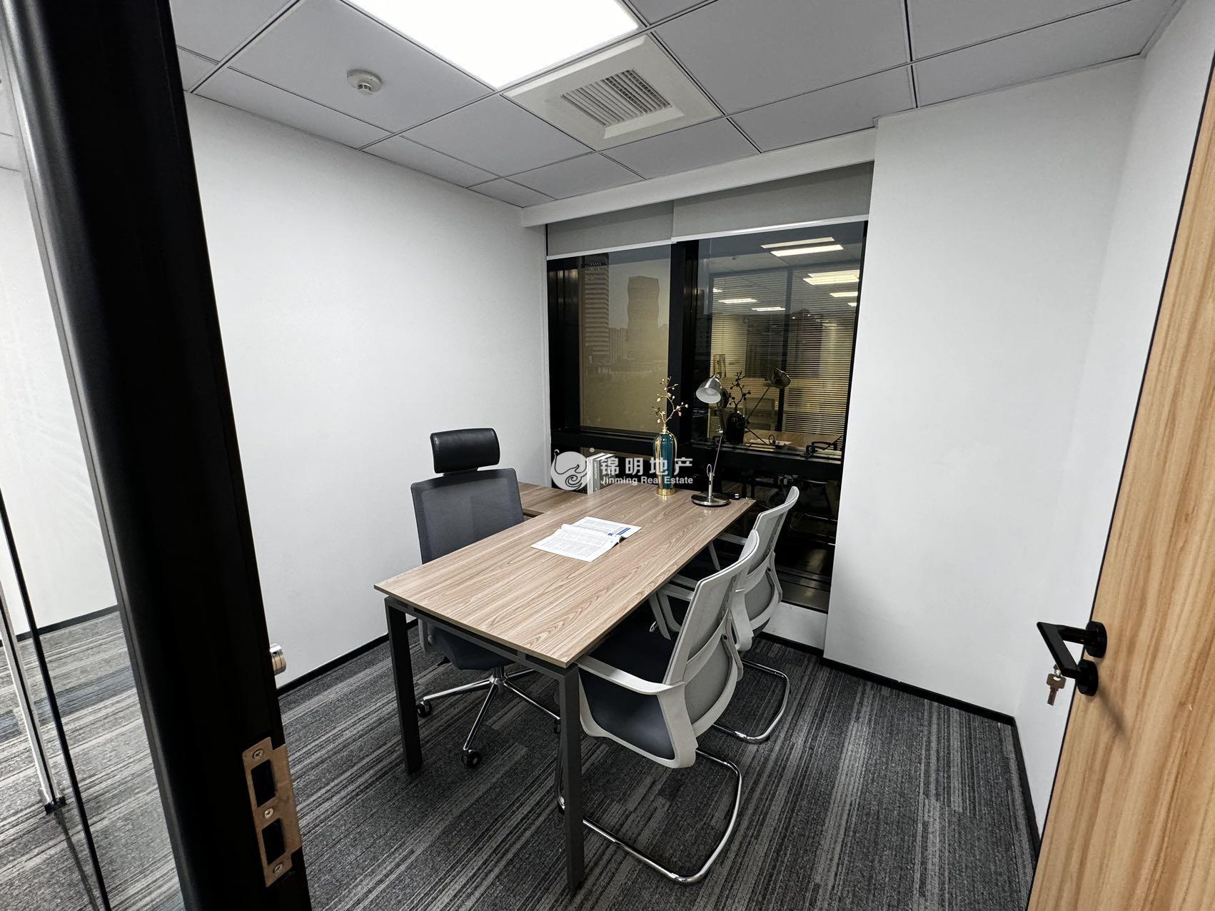 天山协泰中心221平米写字楼出租