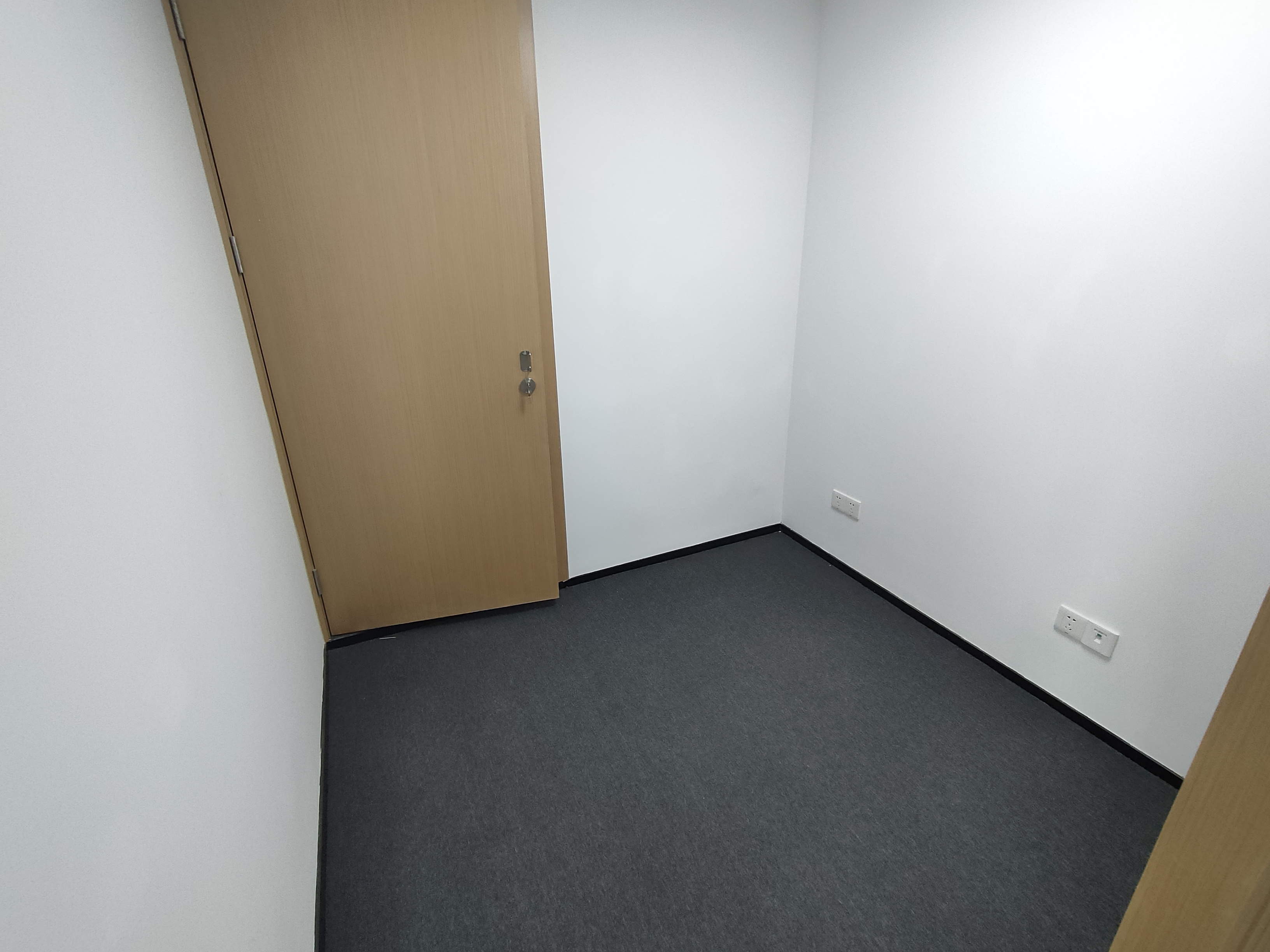 春秋国际大厦210平米写字楼出租