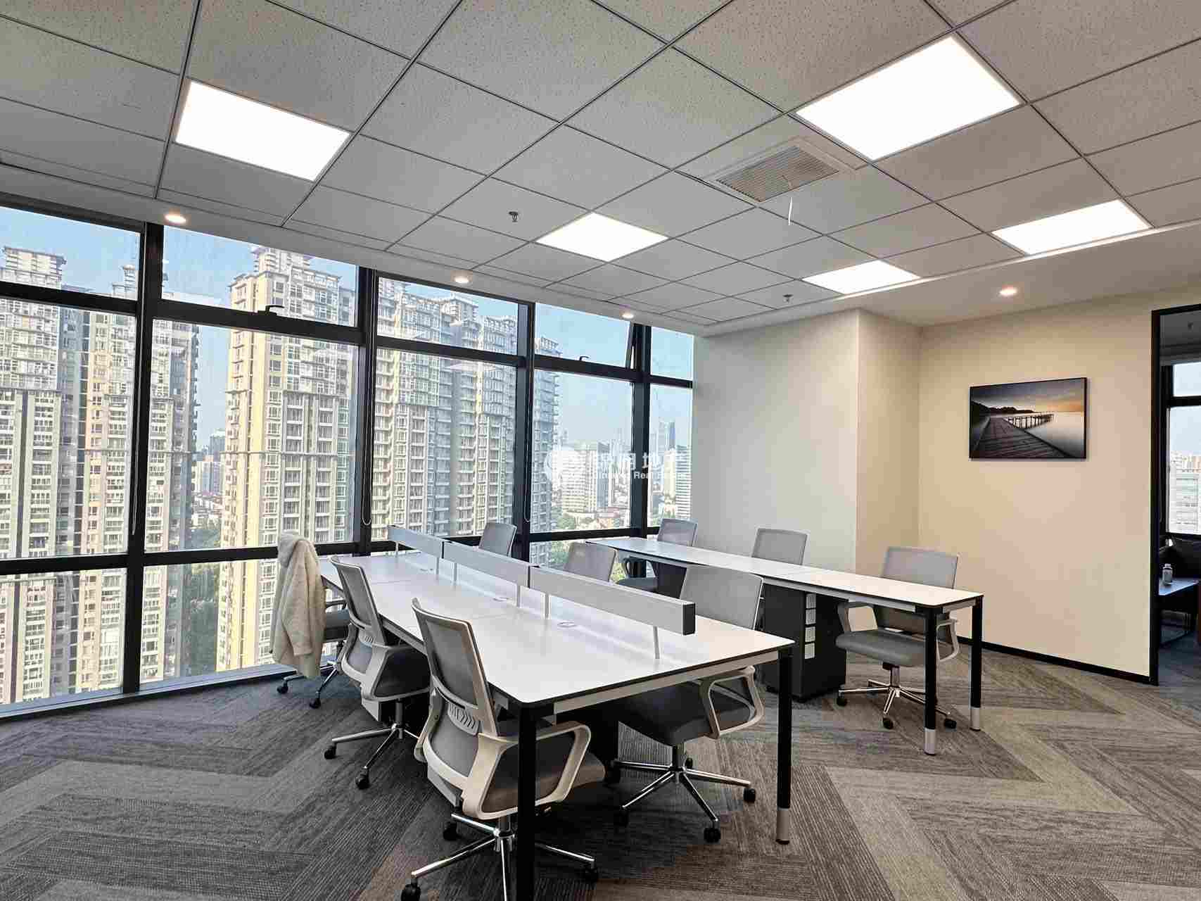 龙之梦大厦168平米写字楼出租