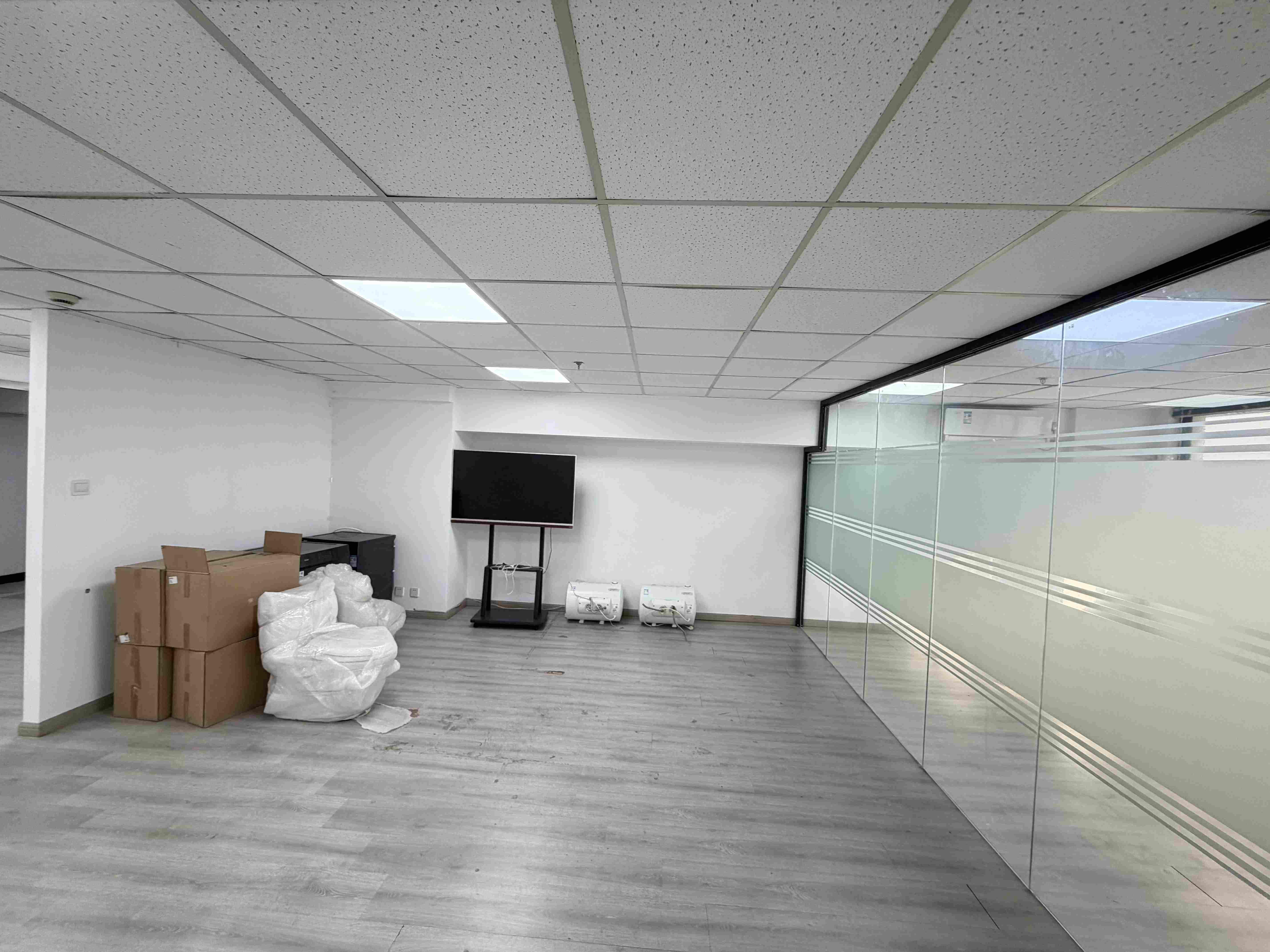 中山公园增泽世贸大厦85平米写字楼出租