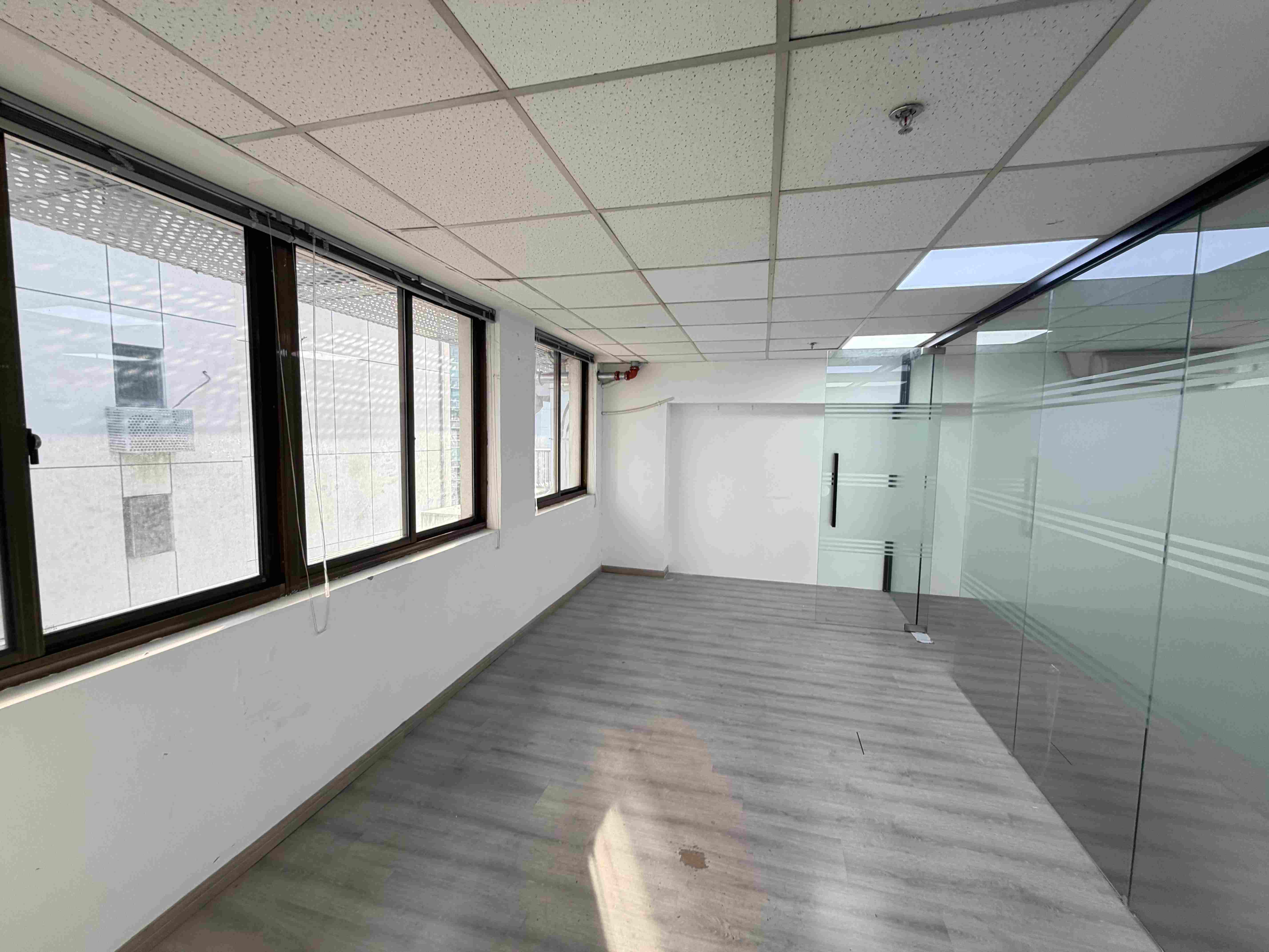 中山公园增泽世贸大厦85平米写字楼出租