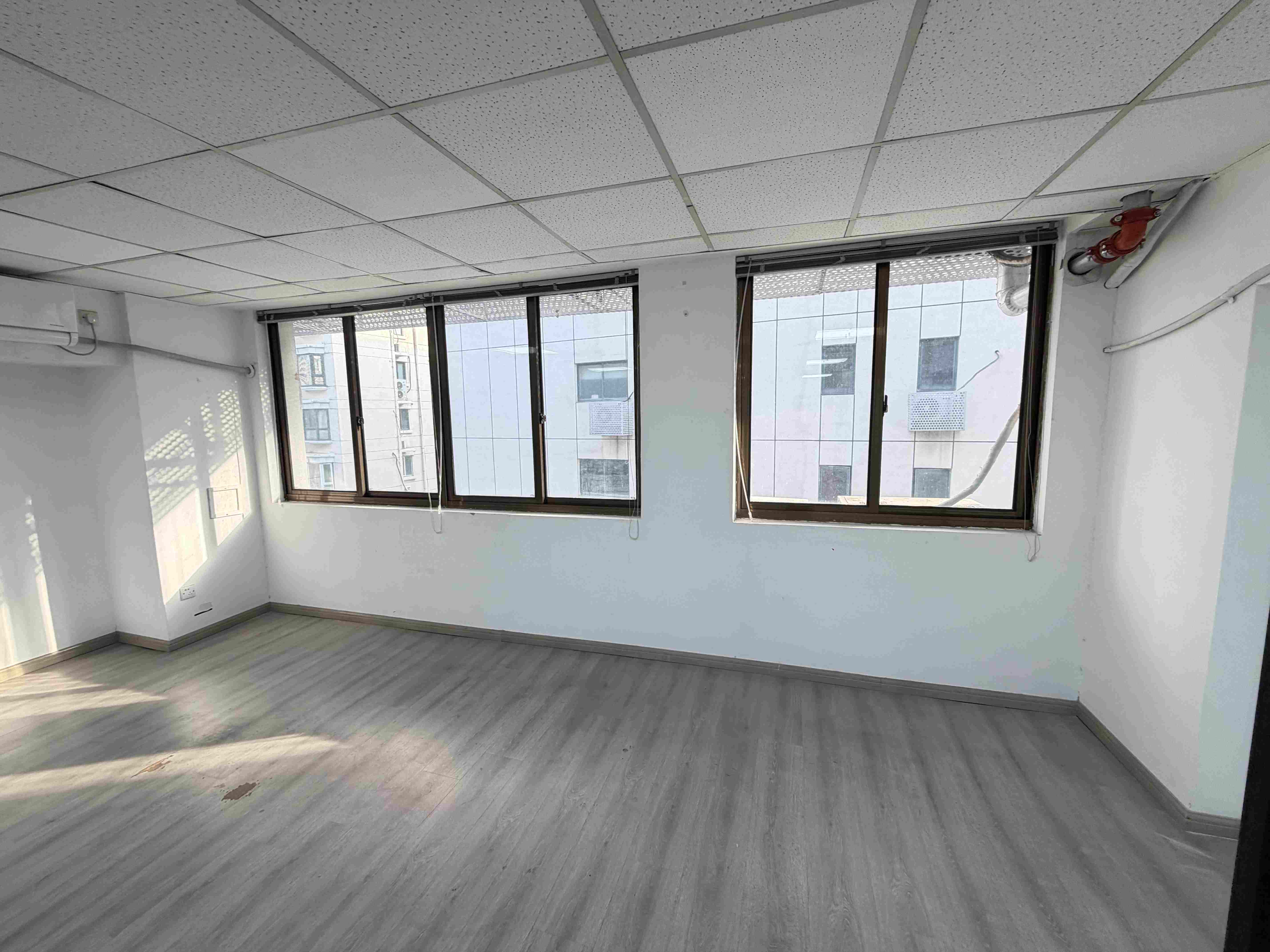 中山公园增泽世贸大厦85平米写字楼出租