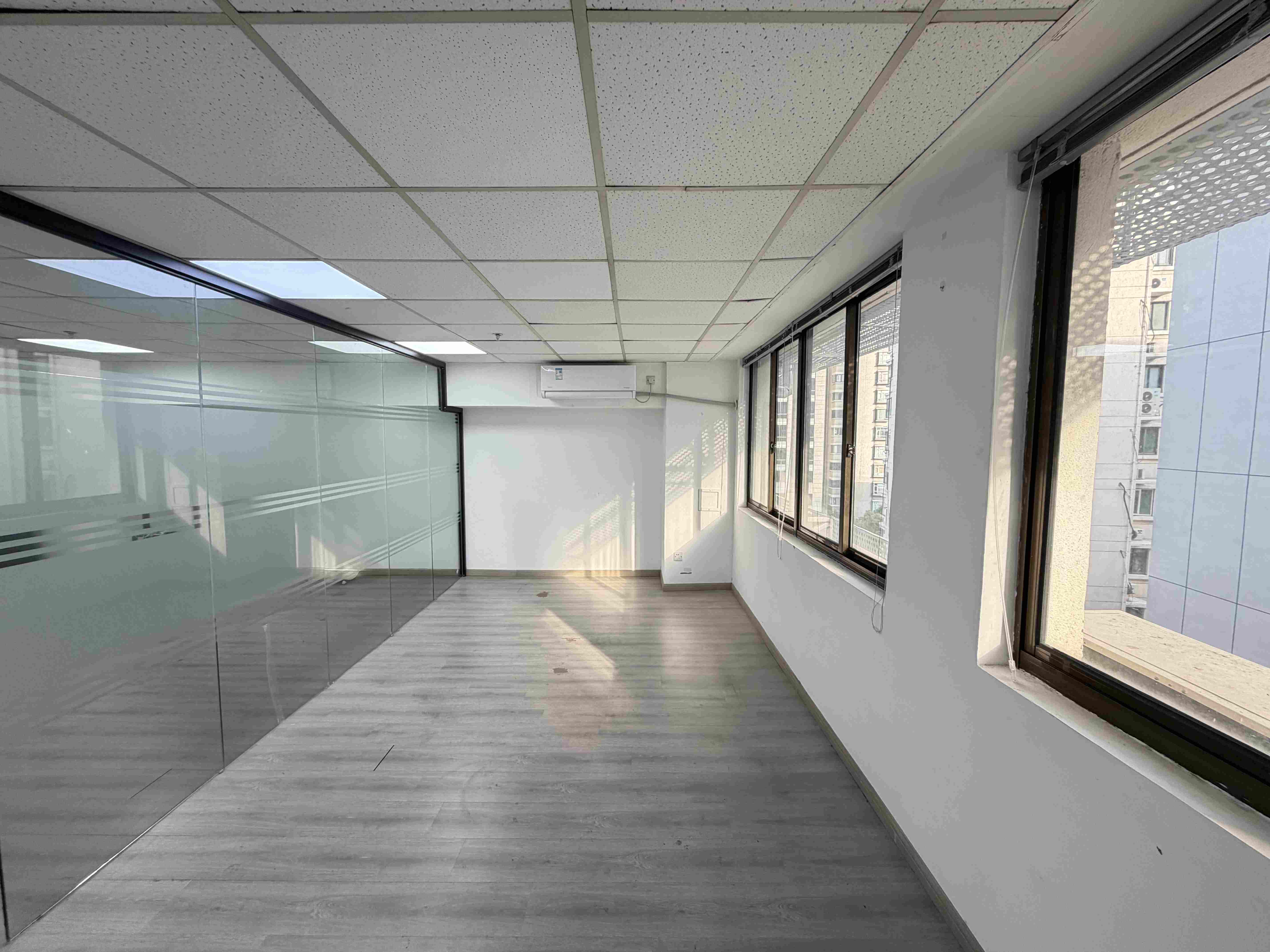 中山公园增泽世贸大厦85平米写字楼出租