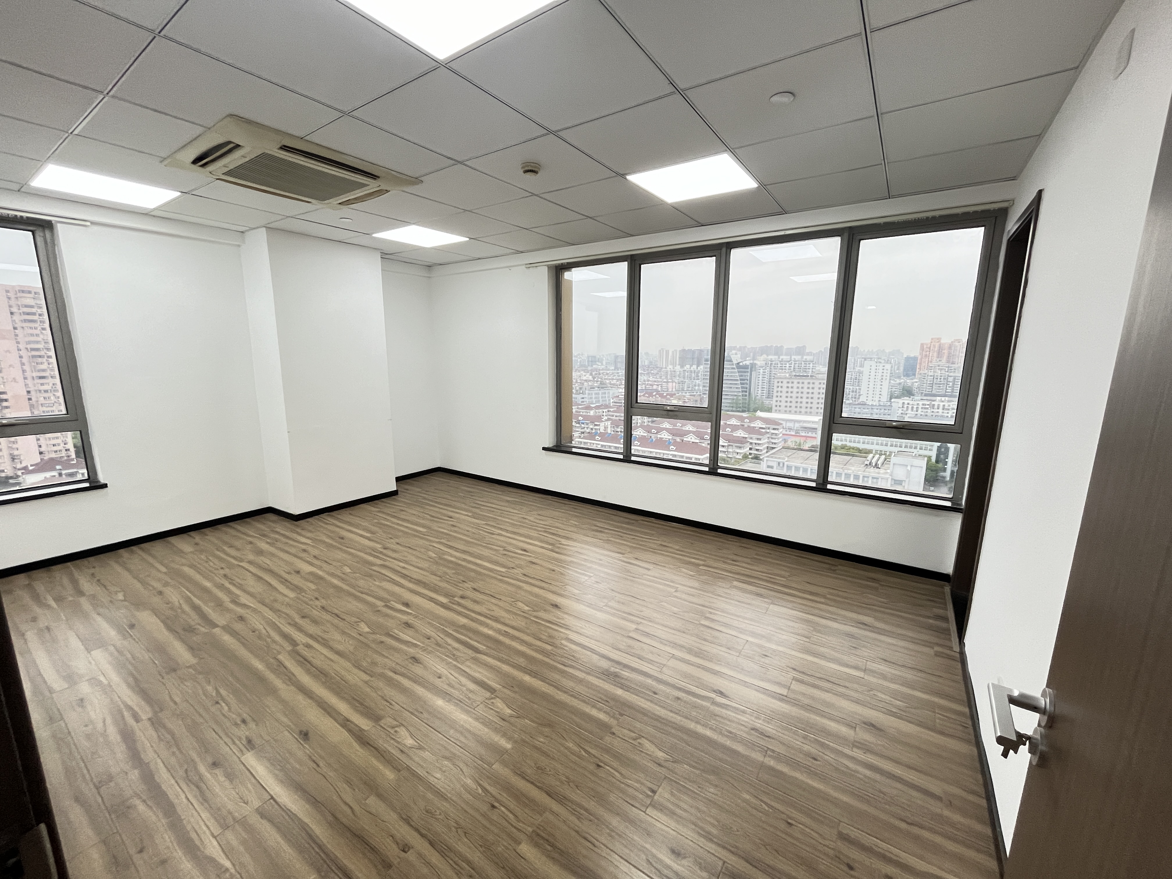 五角场新金博大厦48平米写字楼出租