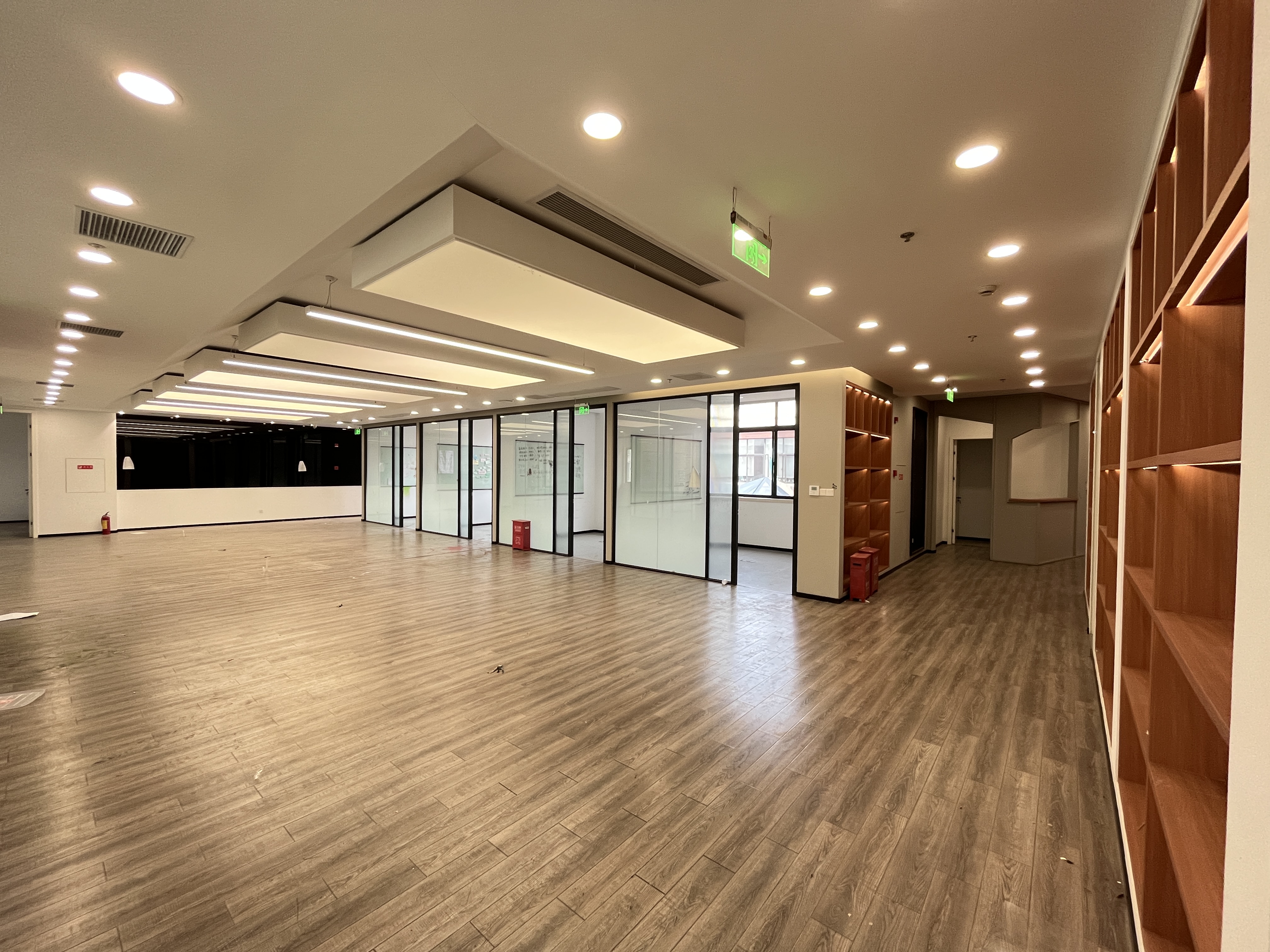 四川北路半岛湾时尚文化创意园574平米写字楼出租