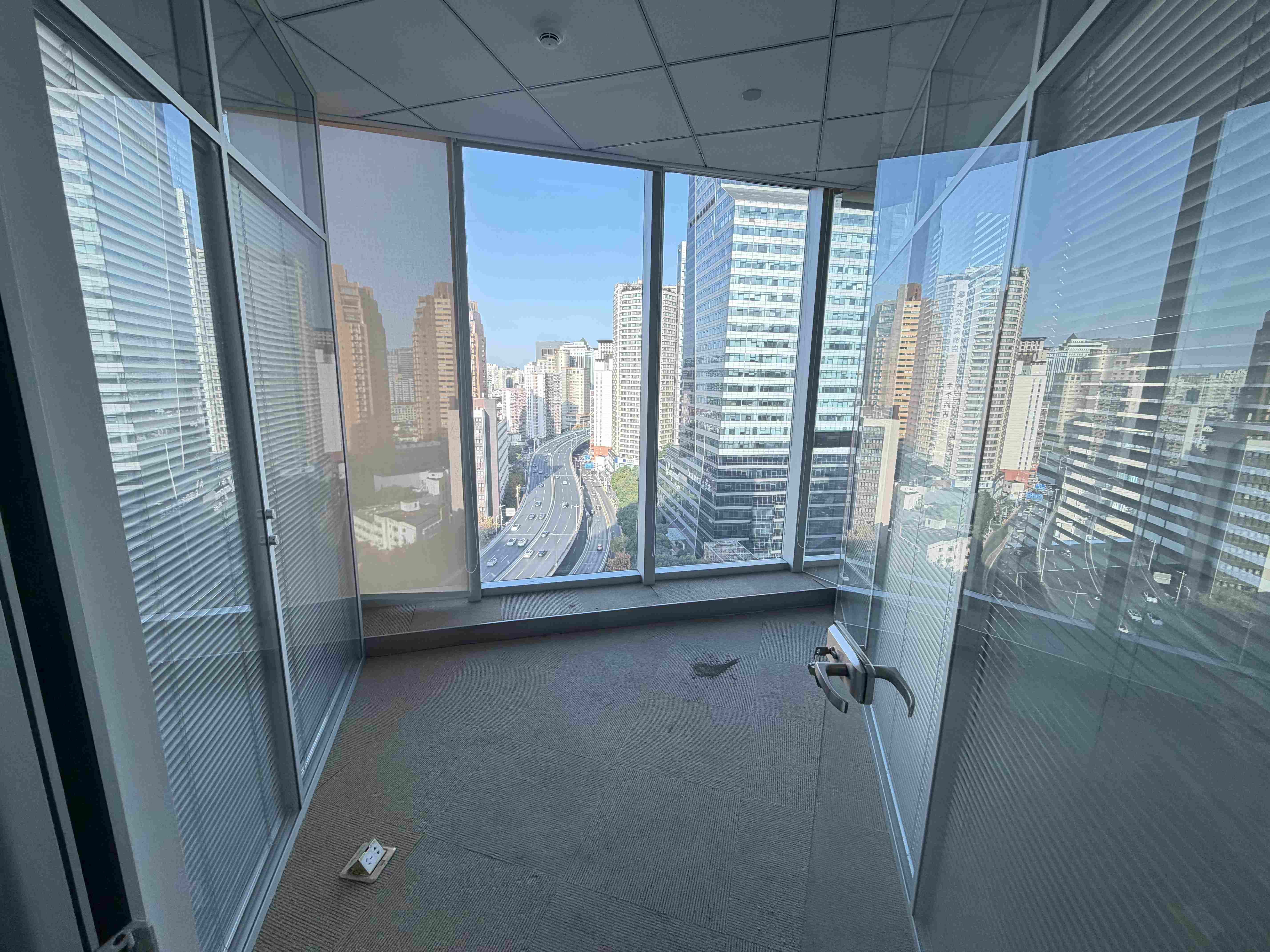 新华路首信银都国际广场350平米写字楼出租