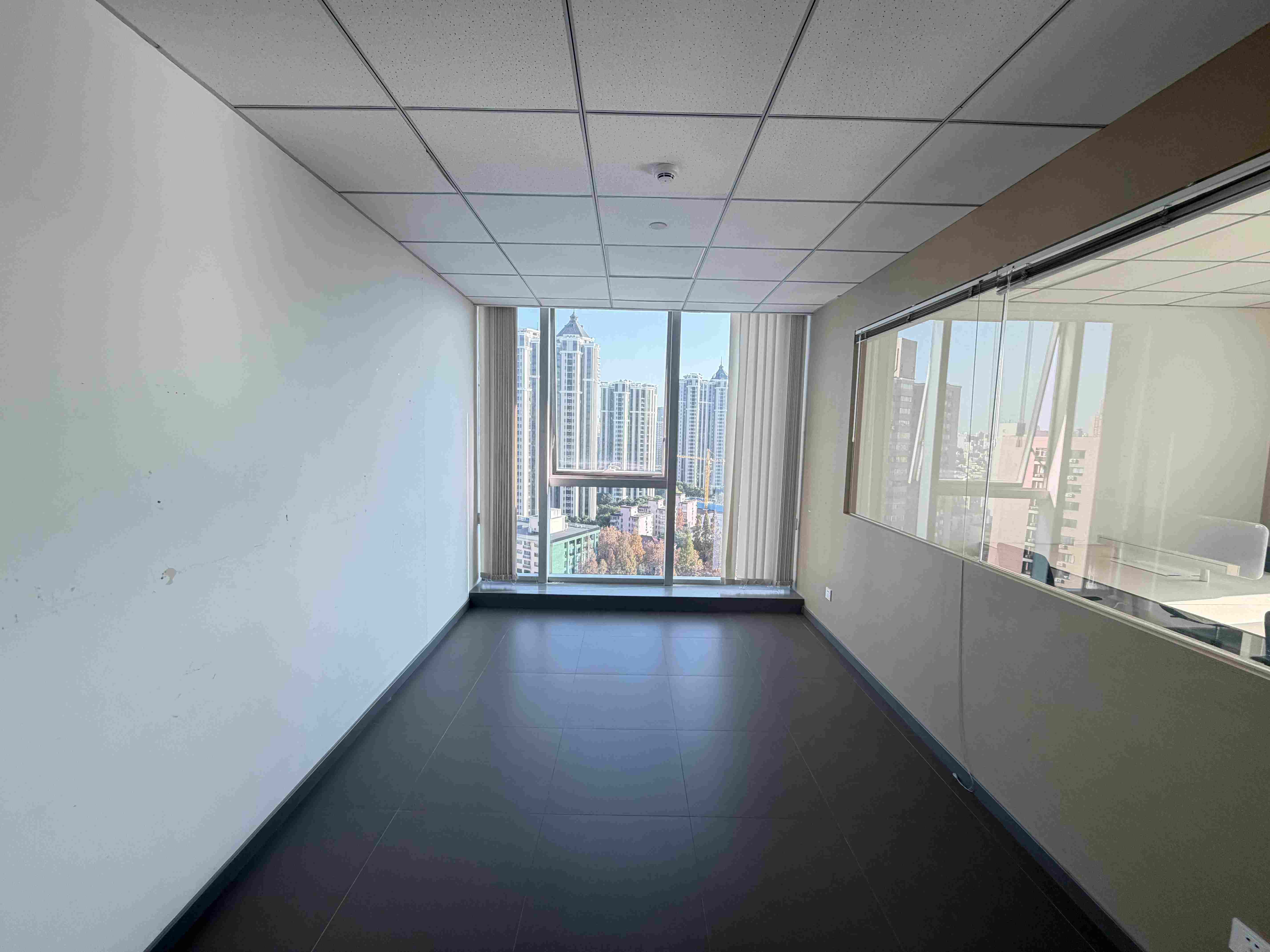 中山公园迎龙大厦78平米写字楼出租