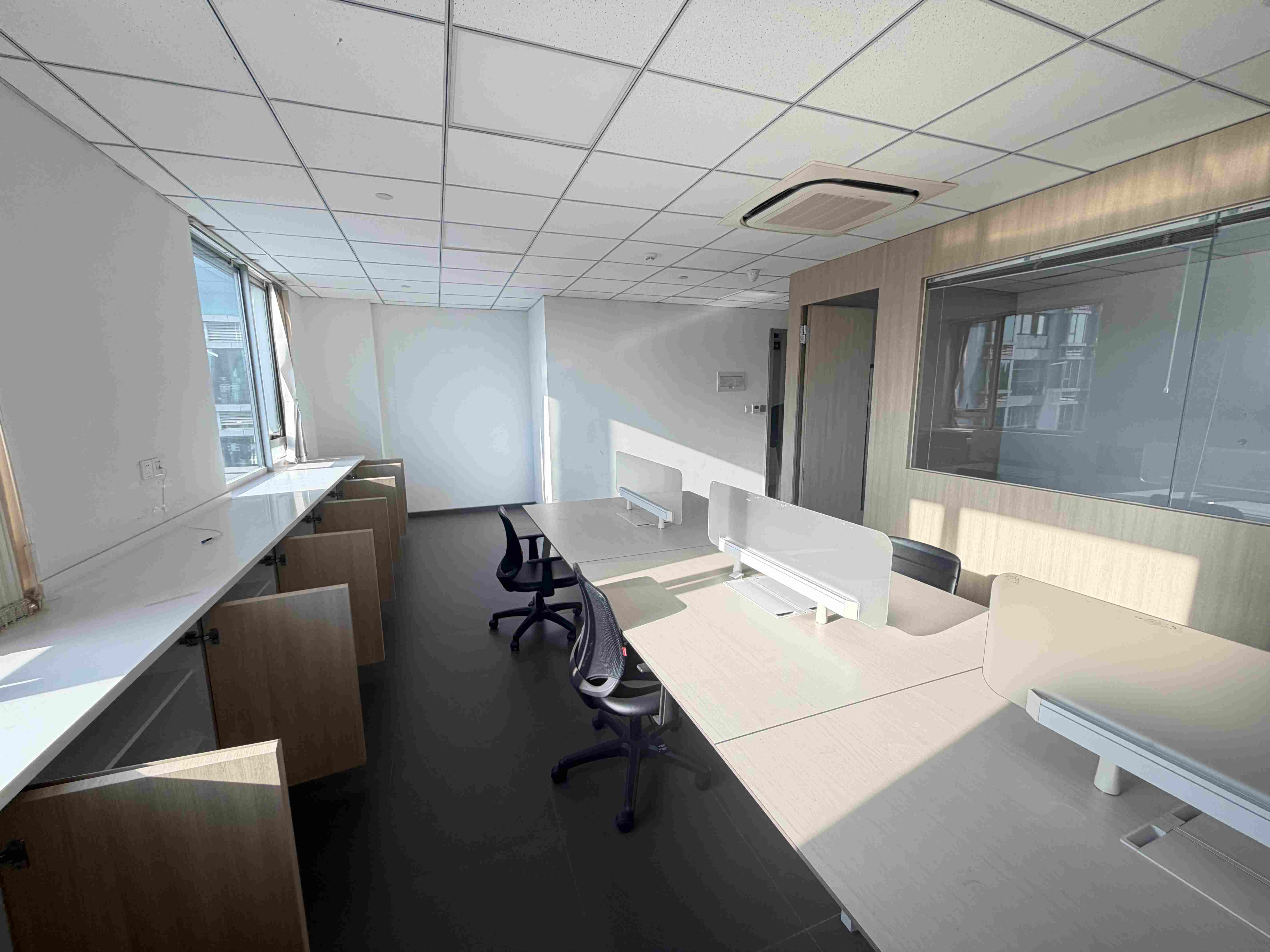 中山公园迎龙大厦78平米写字楼出租