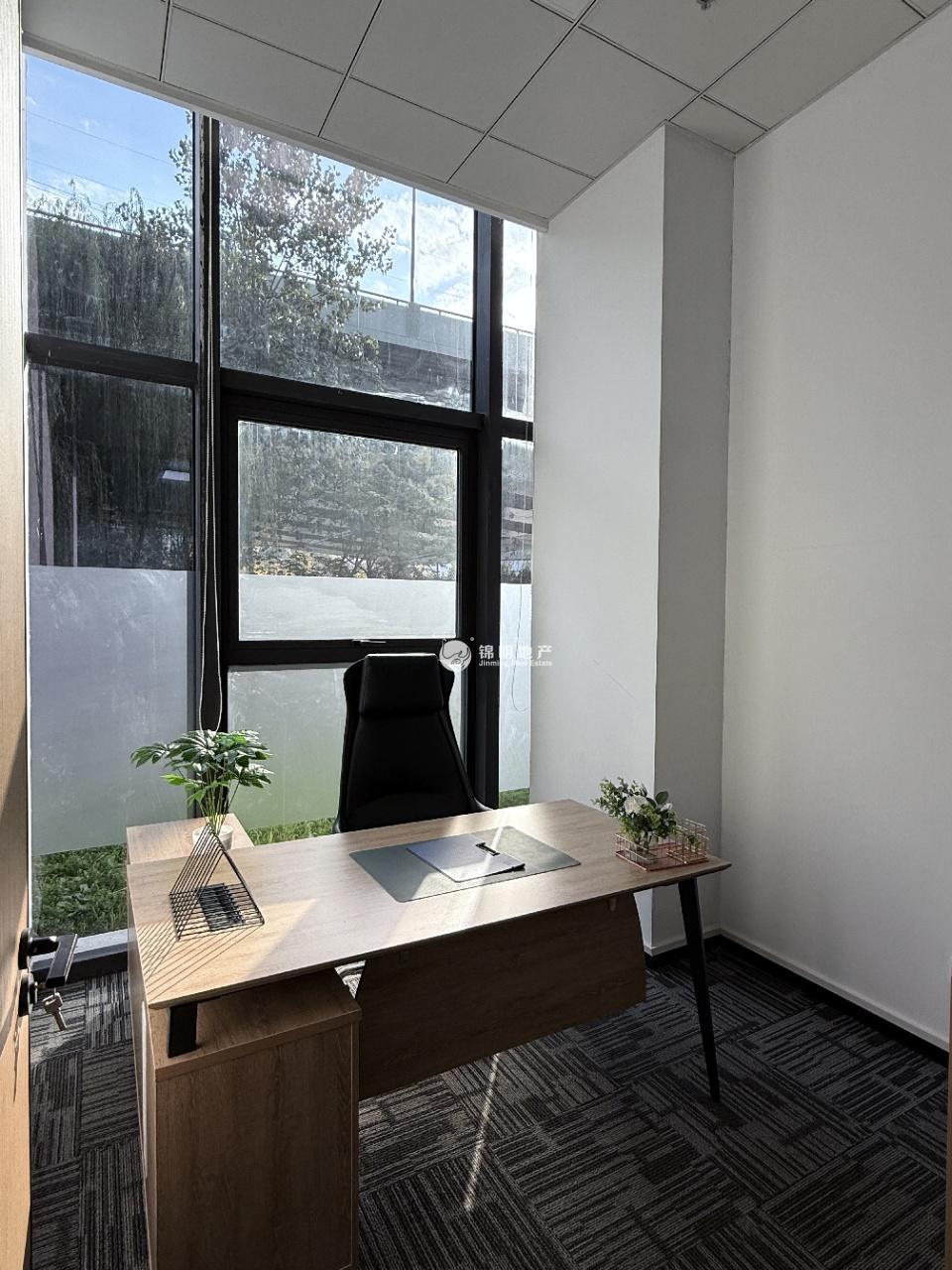 曹路浦发江程广场86平米写字楼出租