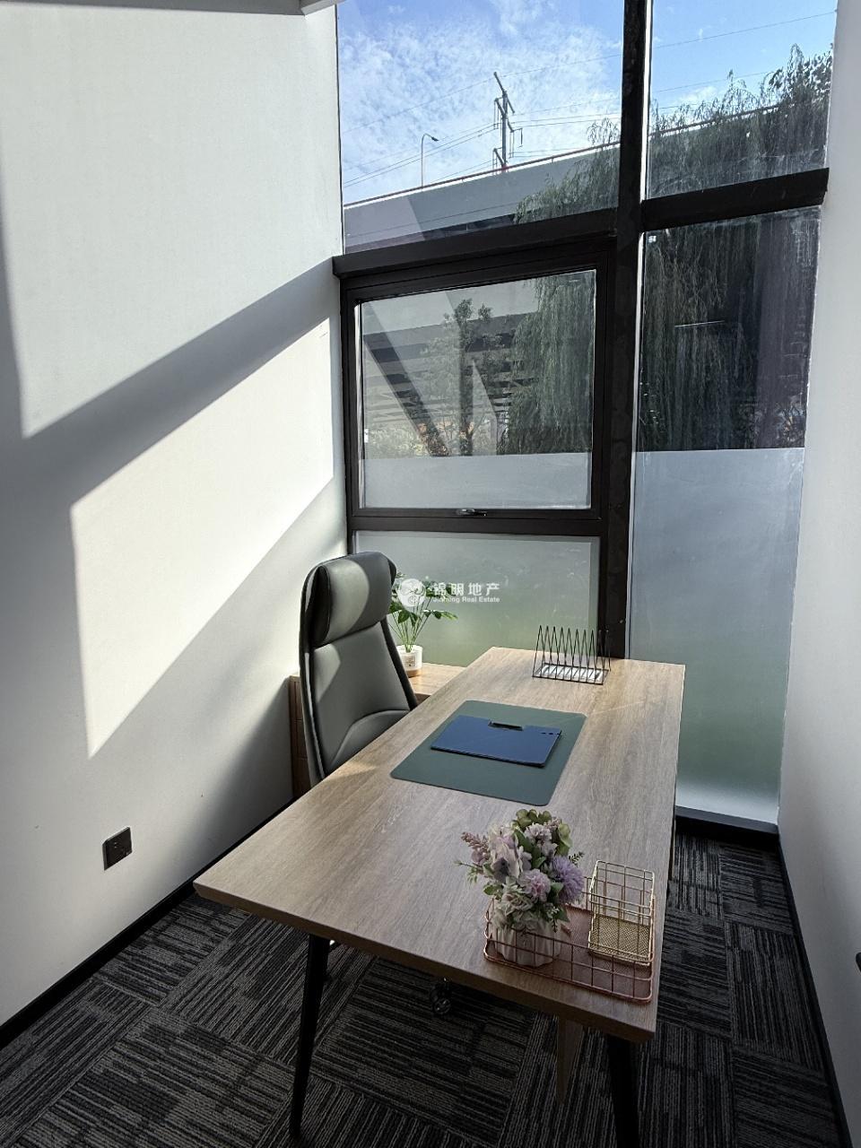 曹路浦发江程广场86平米写字楼出租