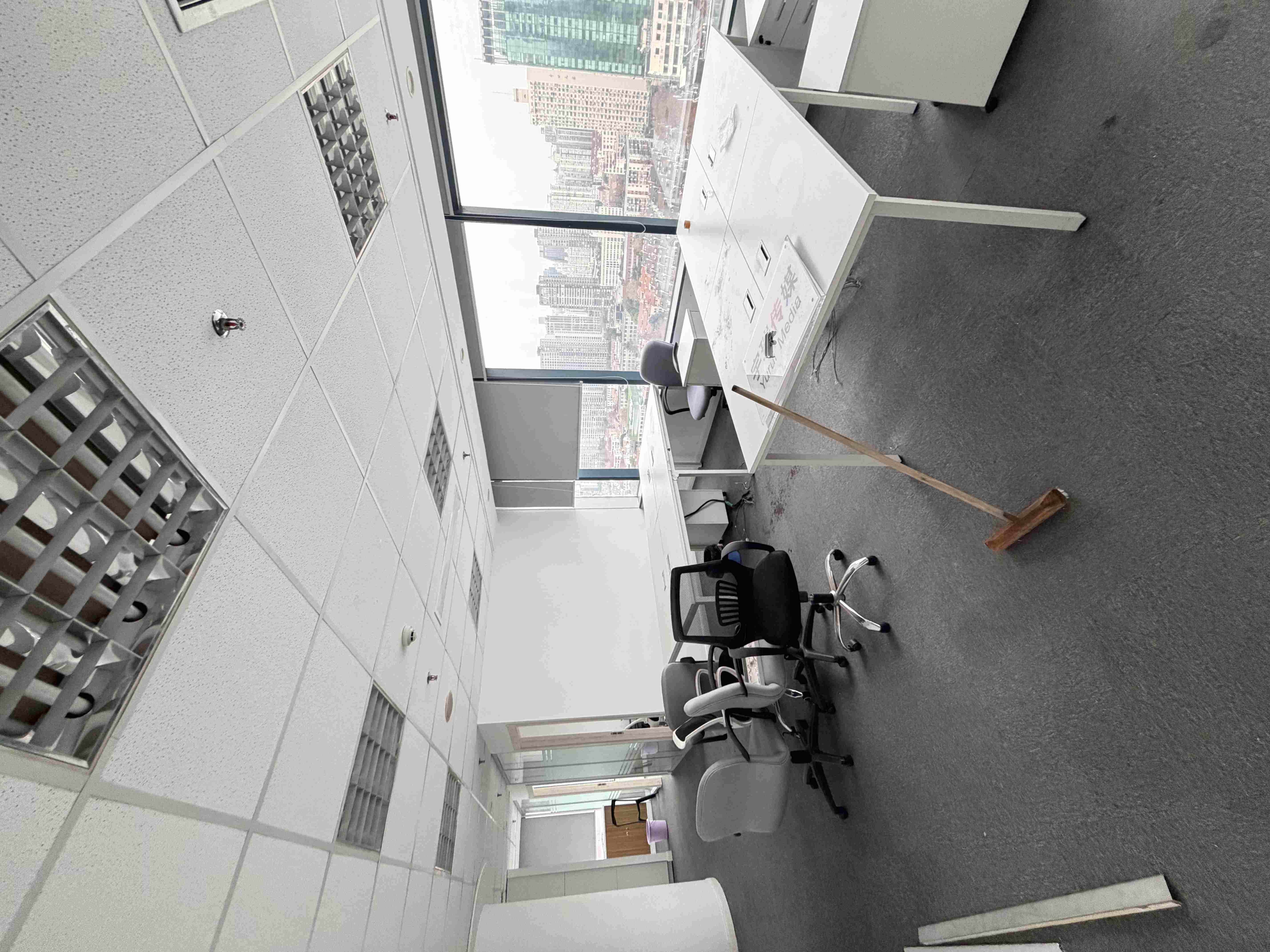 南京西路华侨大厦189平米写字楼出租