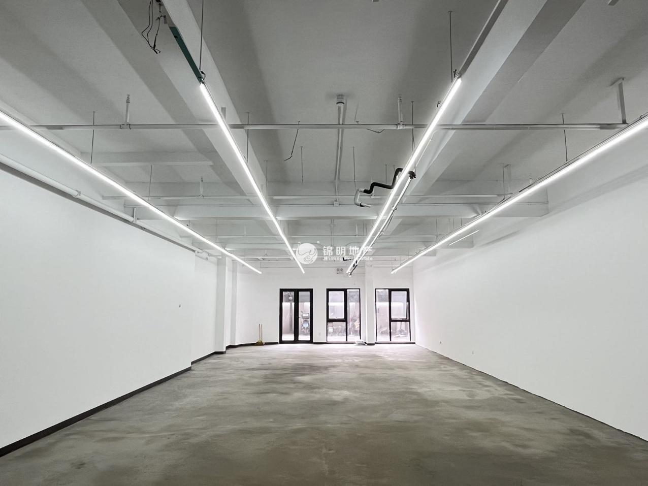 洋泾芳华德必运动LOFT131平米写字楼出租