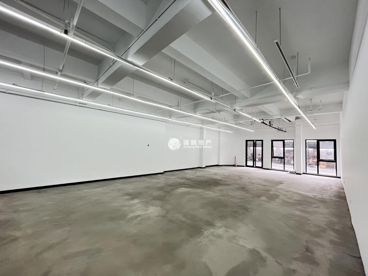 洋泾芳华德必运动LOFT131平米写字楼出租