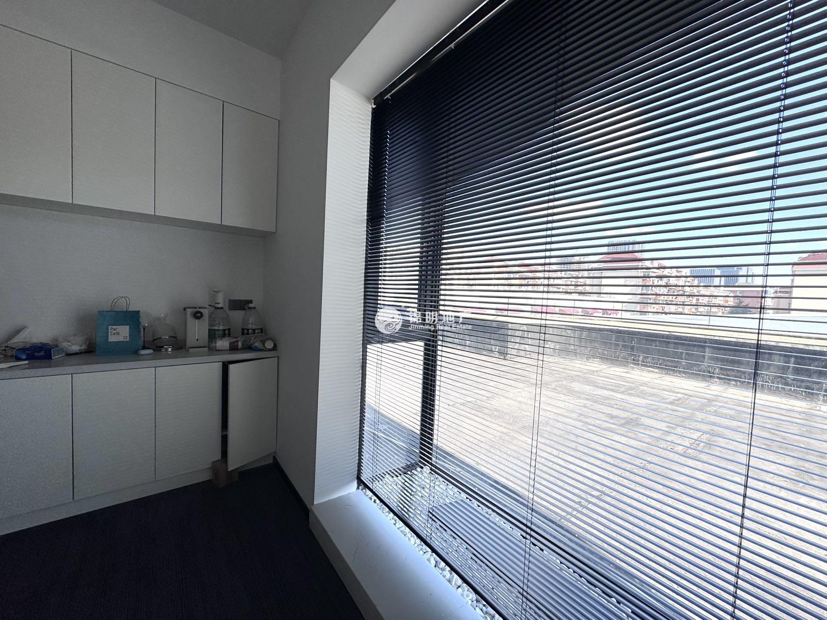 洋泾芳华德必运动LOFT93平米写字楼出租